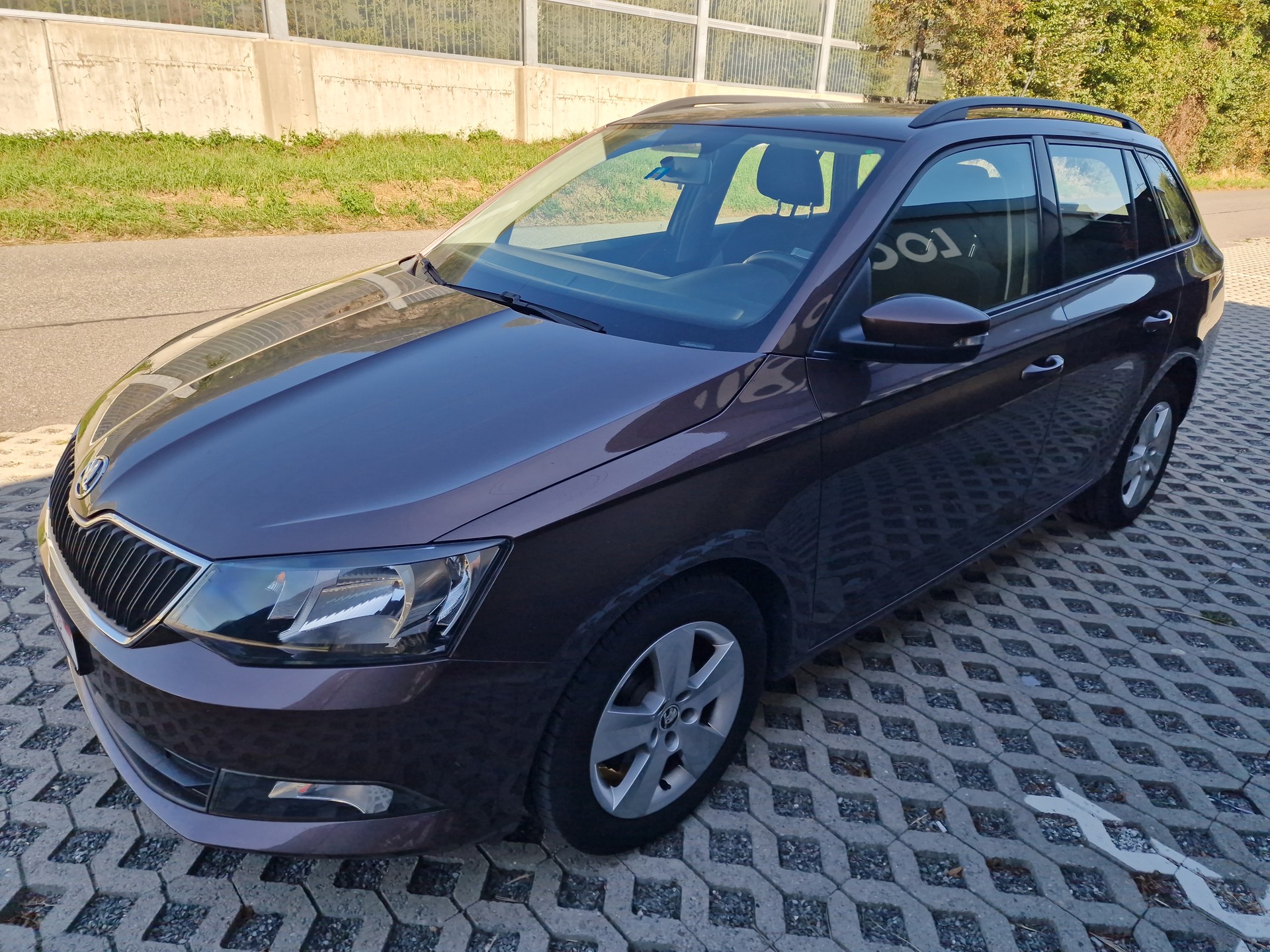 SKODA Fabia 1.2 TSI Ambition-image-1