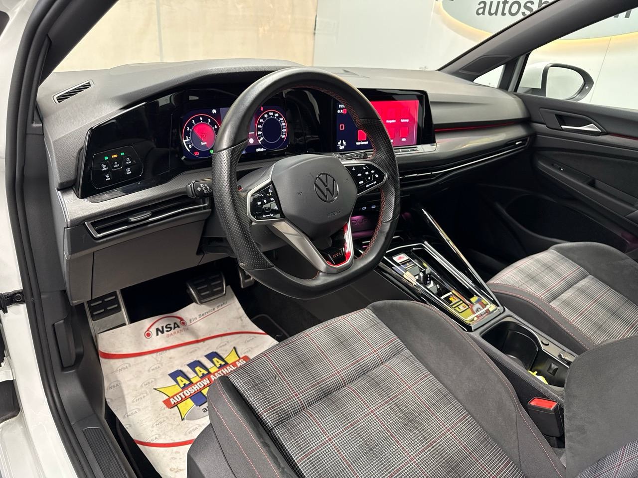 VW Golf 2.0 TSI GTI DSG-image-2