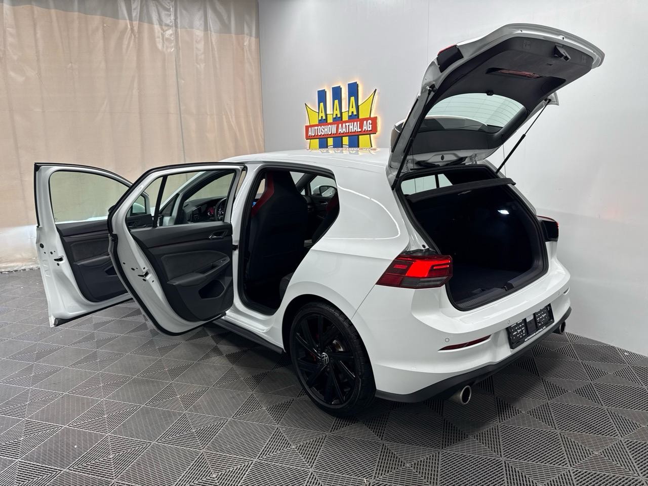 VW Golf 2.0 TSI GTI DSG-image-12