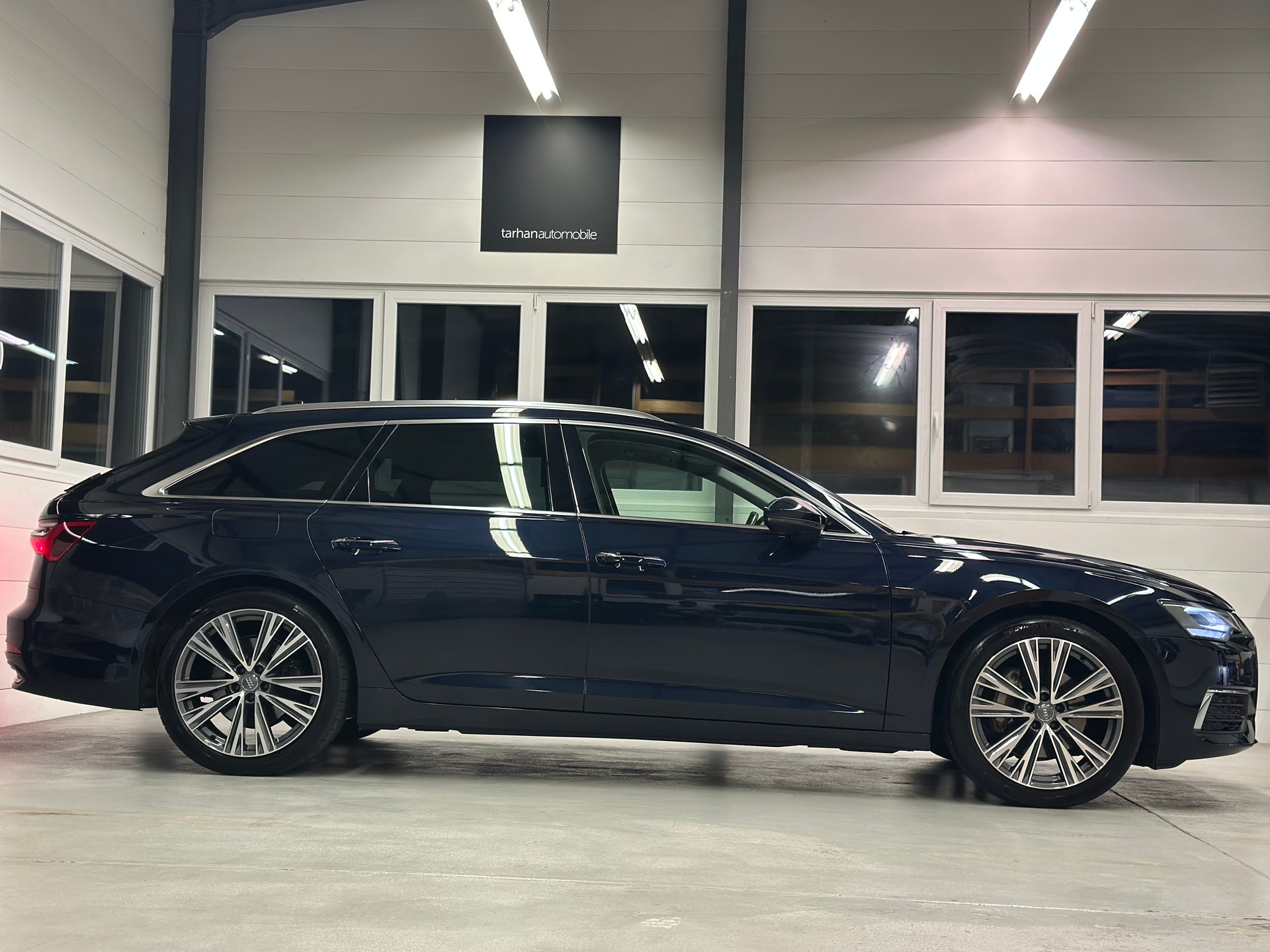 AUDI A6 Avant 45 TFSI Design quattro S-tronic-image-2