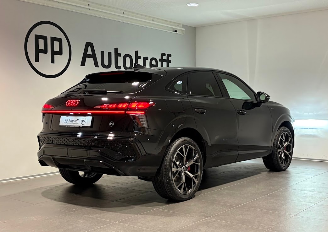 AUDI Q3 Sportback e-hybrid 200 kW S tronig-image-14