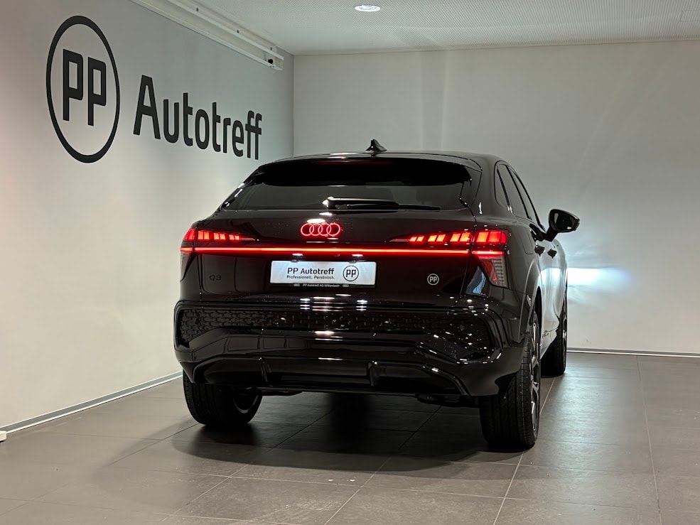AUDI Q3 Sportback e-hybrid 200 kW S tronig-image-13