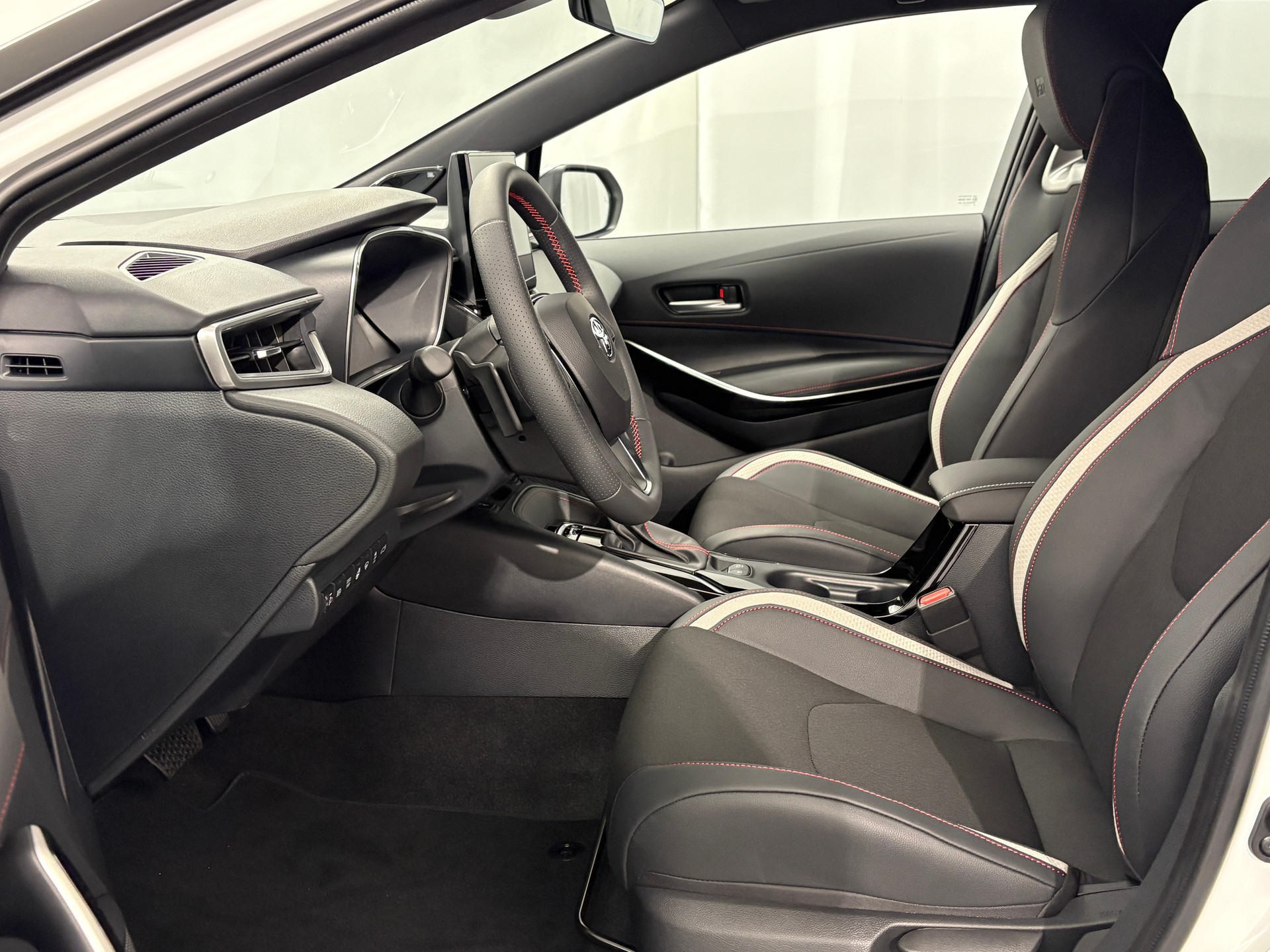 TOYOTA Corolla Touring Sports 2.0 HSD GR Sport-image-2