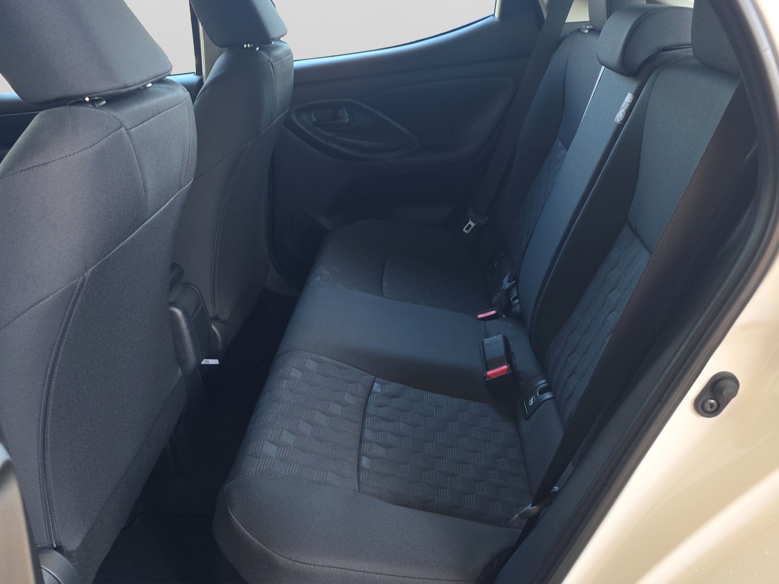 TOYOTA Yaris 1.5 VVT-i HSD Comfort-image-12