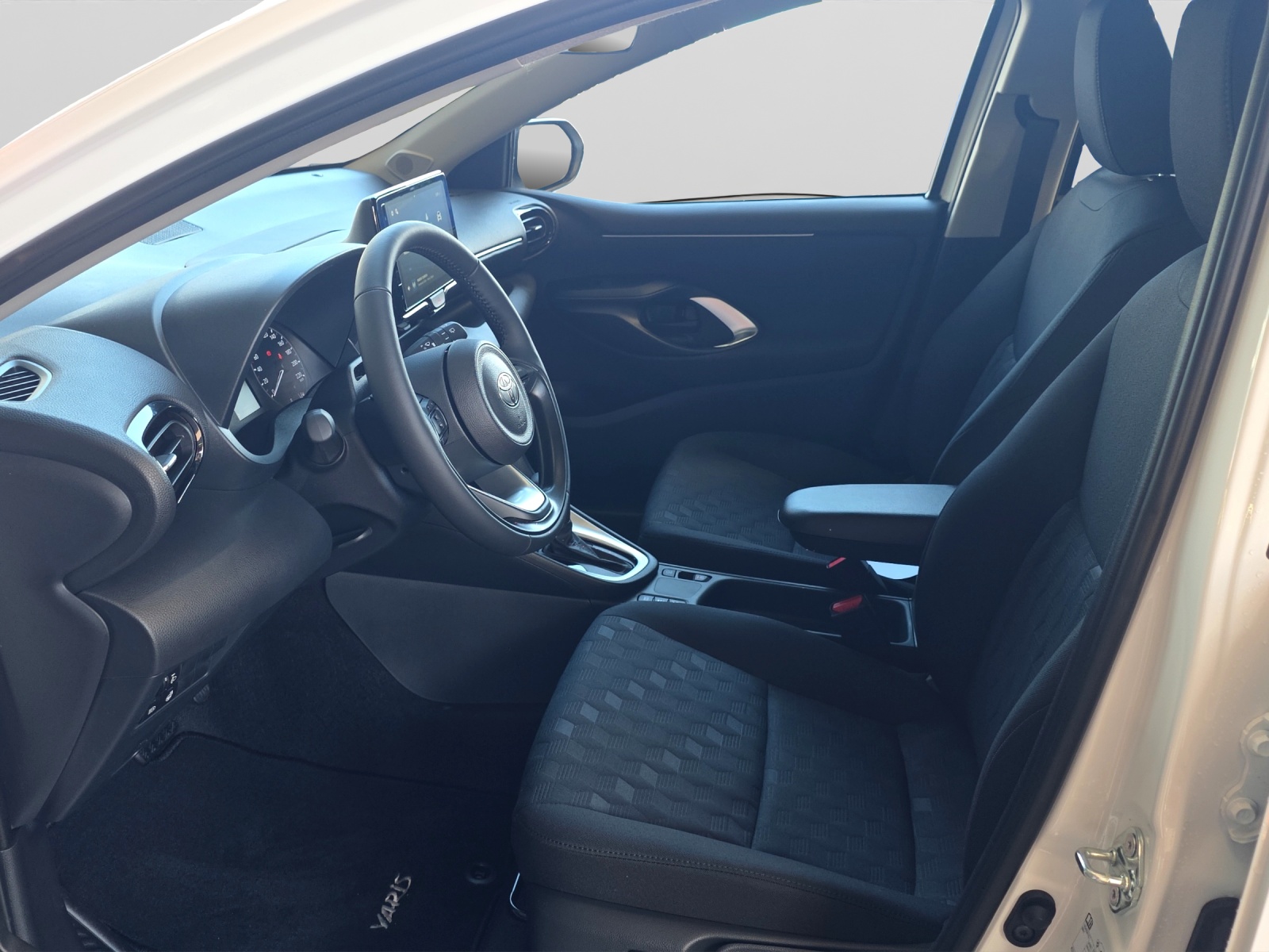 TOYOTA Yaris 1.5 VVT-i HSD Comfort-image-8