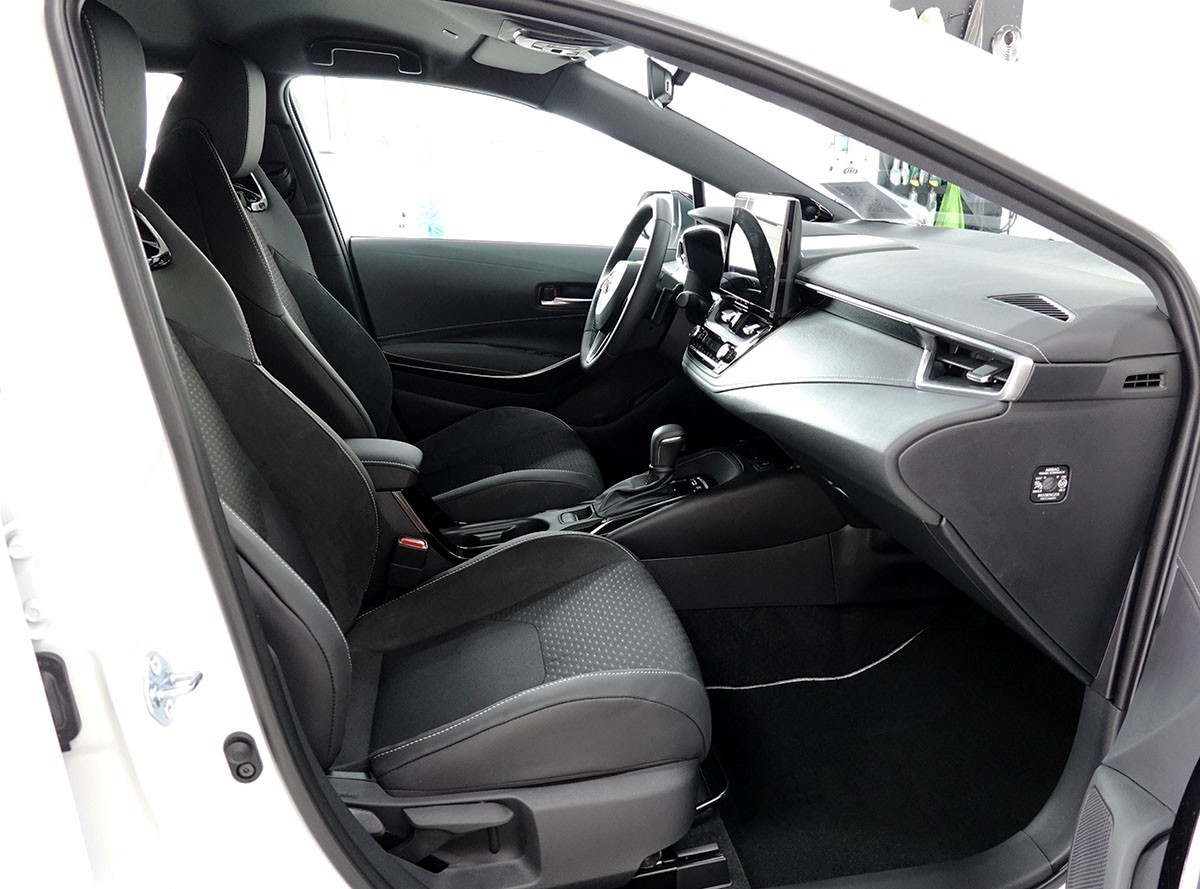 TOYOTA Corolla Touring Sports 2.0 HSD Premium e-CVT-image-4