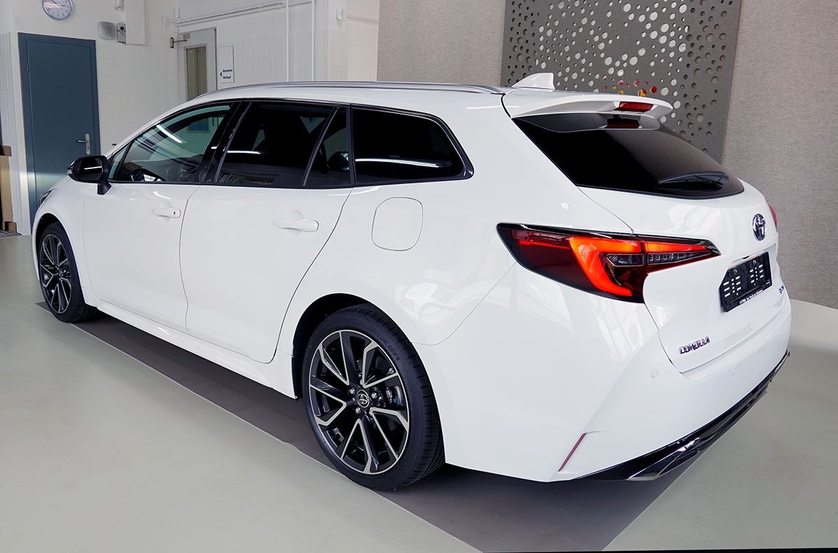TOYOTA Corolla Touring Sports 2.0 HSD Premium e-CVT-image-2