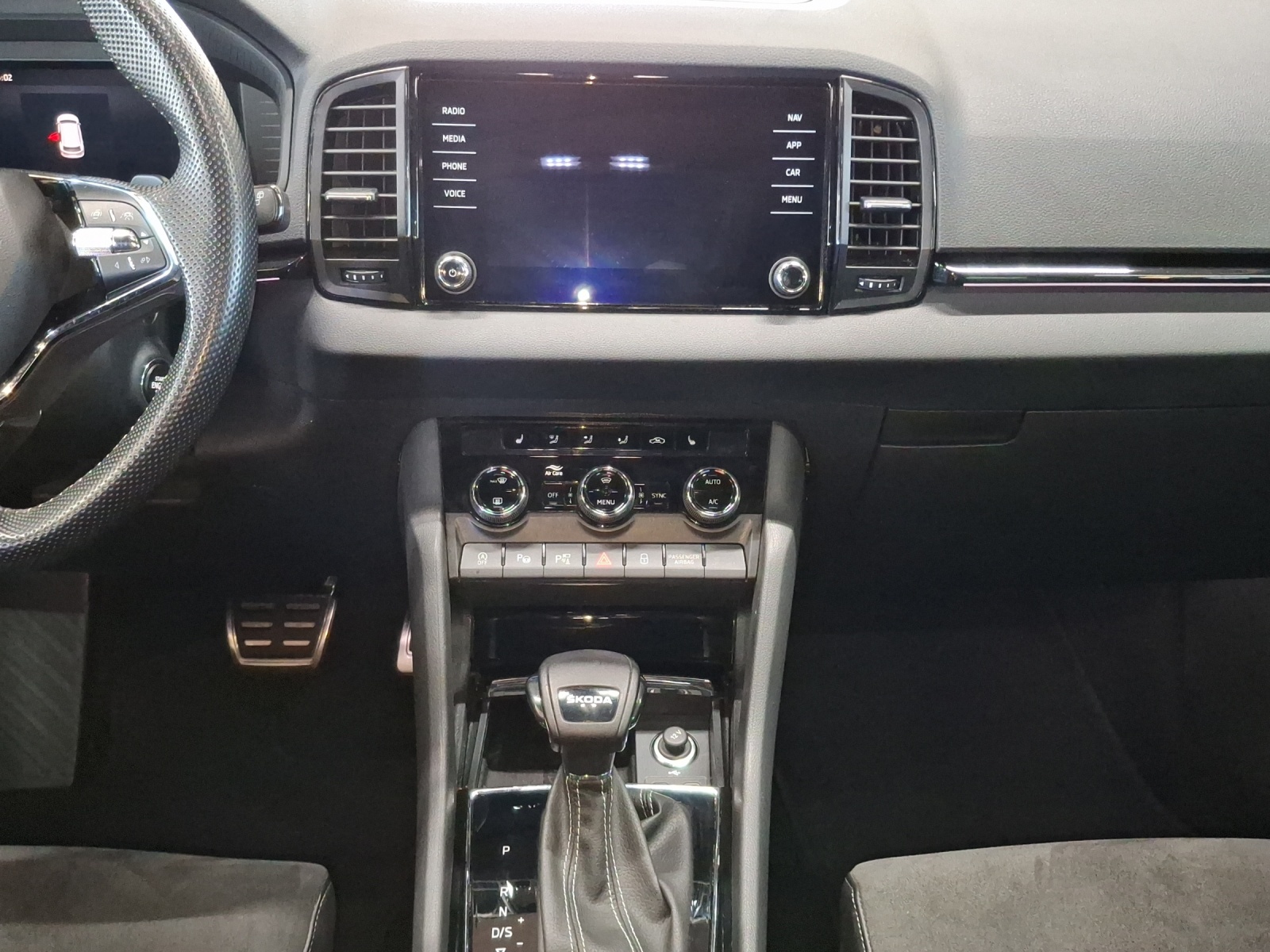 SKODA Karoq 1.5 TSI SportLine DSG-image-10
