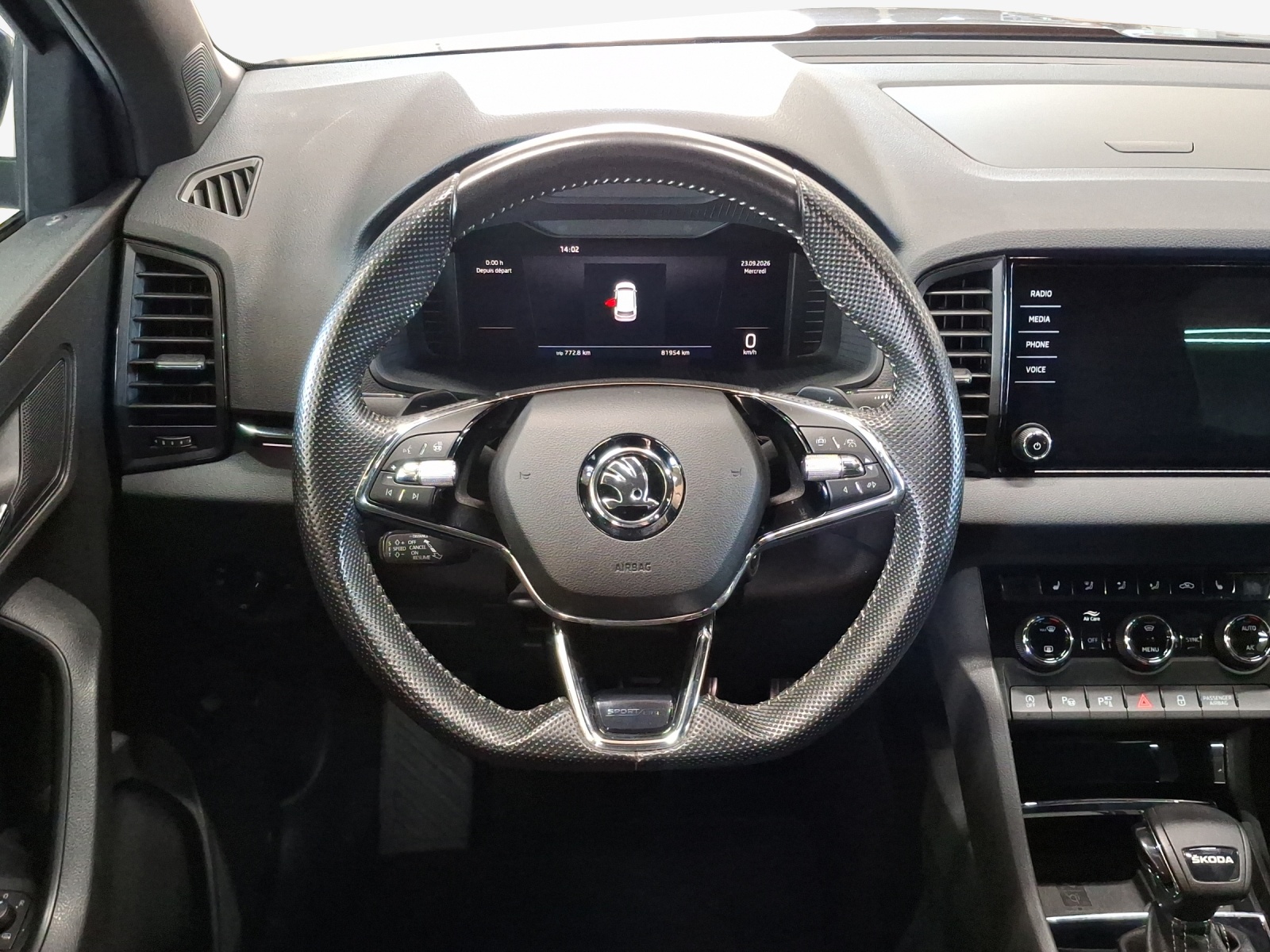 SKODA Karoq 1.5 TSI SportLine DSG-image-9