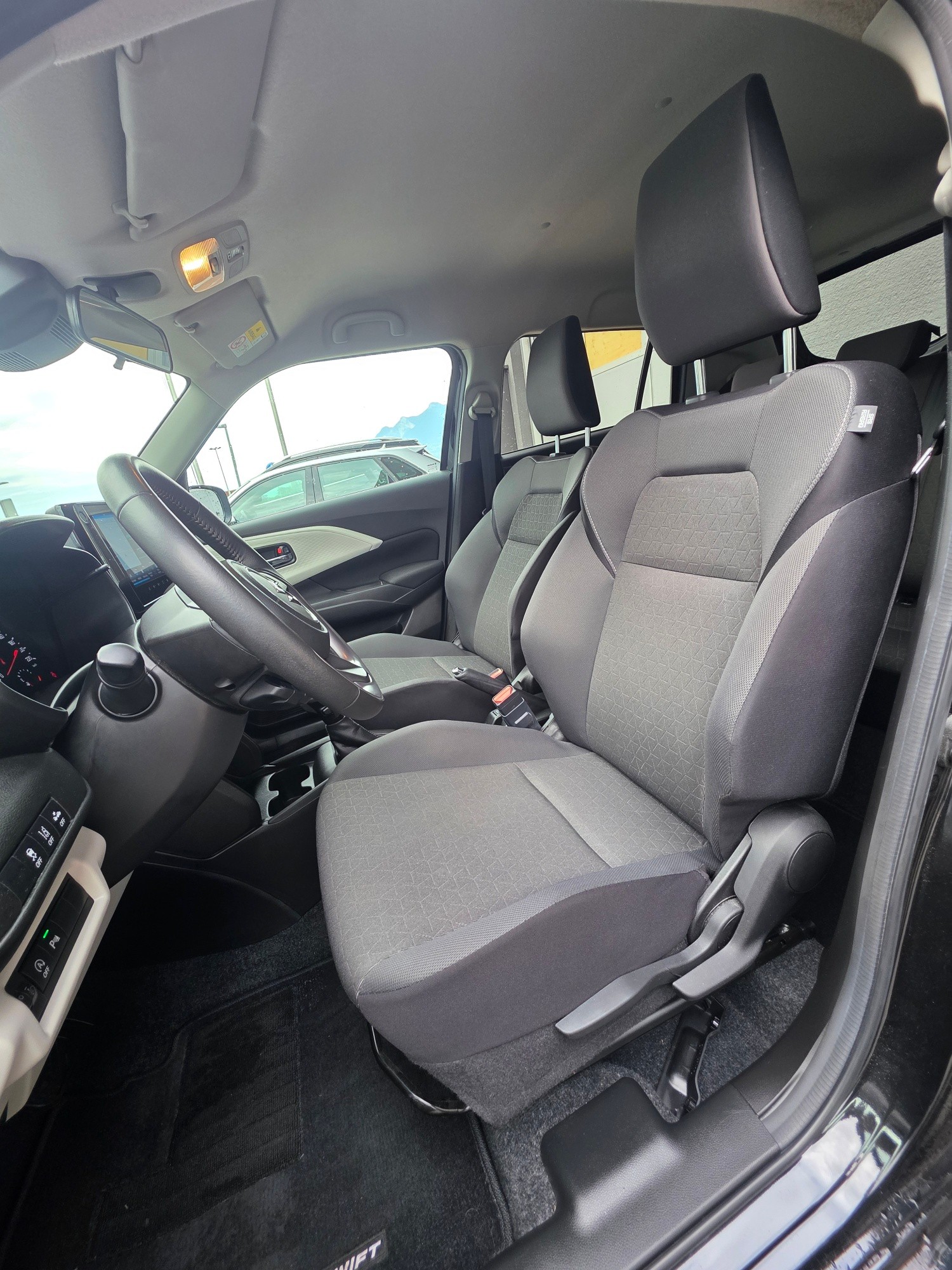 SUZUKI Swift 1.2 1st Edition Top Hybrid CVT-image-11