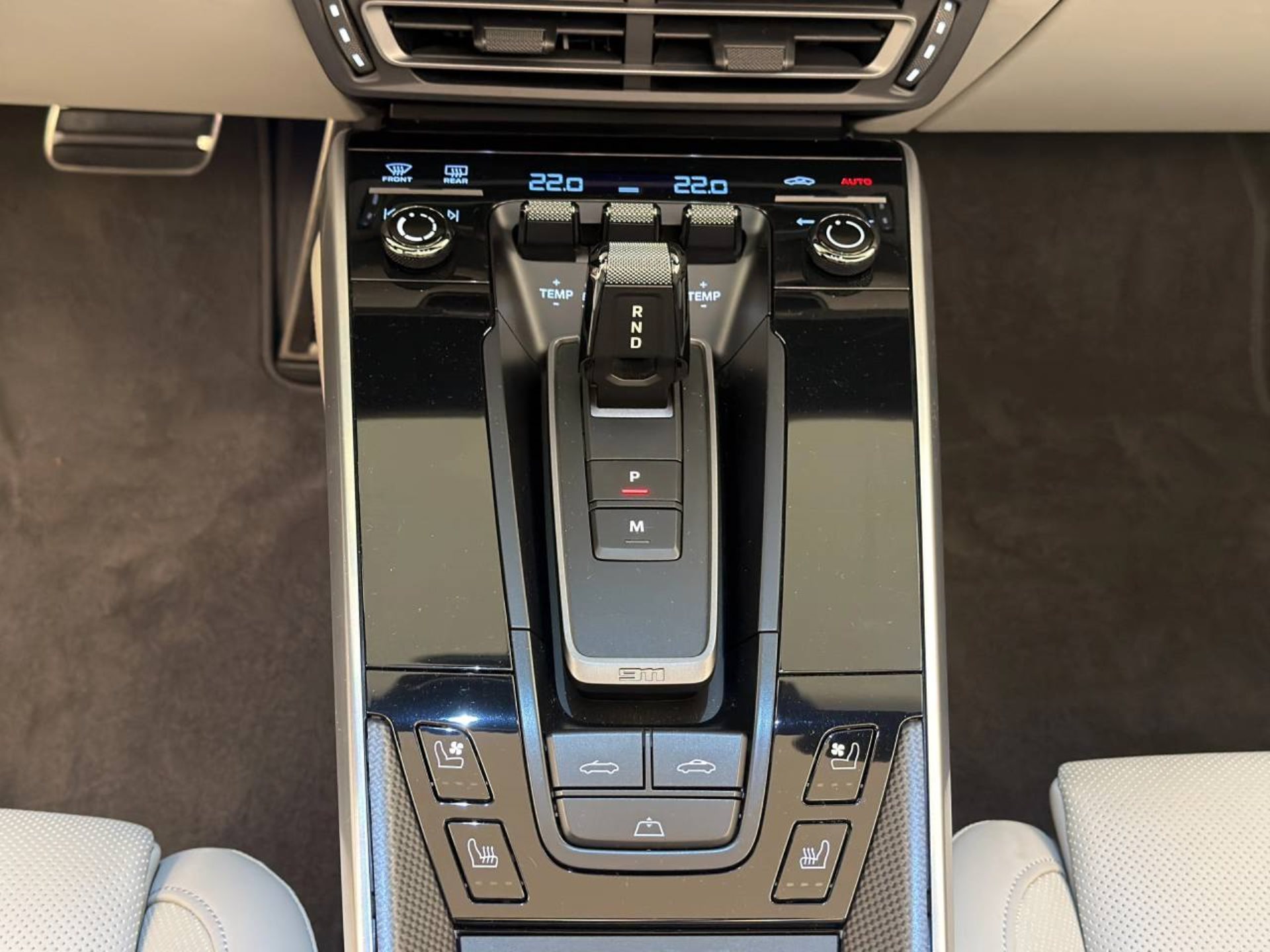 PORSCHE 911 Turbo S Cabriolet-image-15