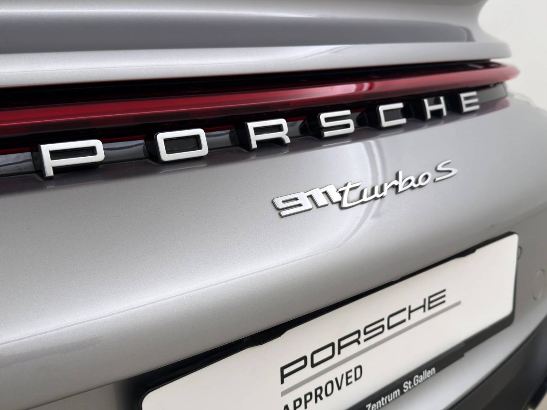 PORSCHE 911 Turbo S Cabriolet-image-11