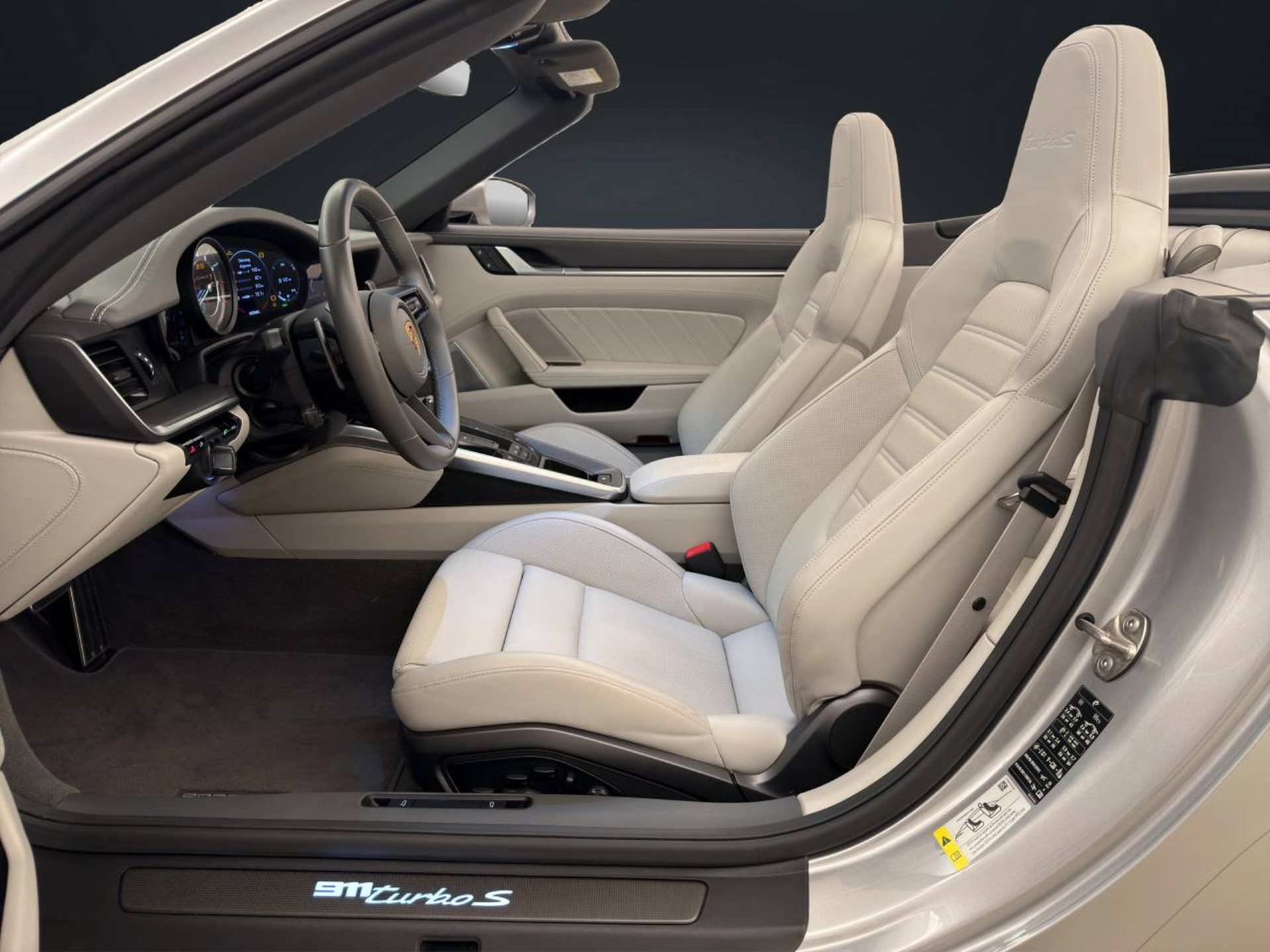 PORSCHE 911 Turbo S Cabriolet-image-4