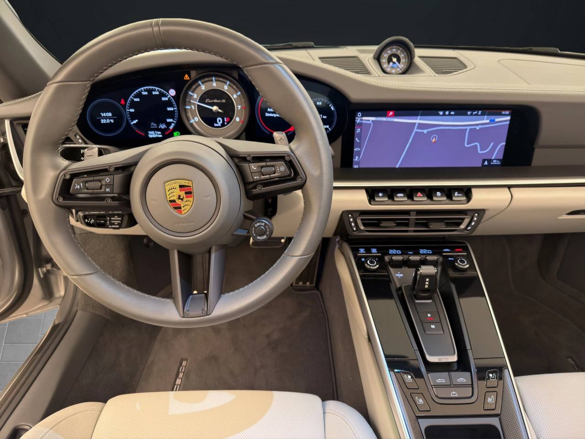PORSCHE 911 Turbo S Cabriolet-image-12