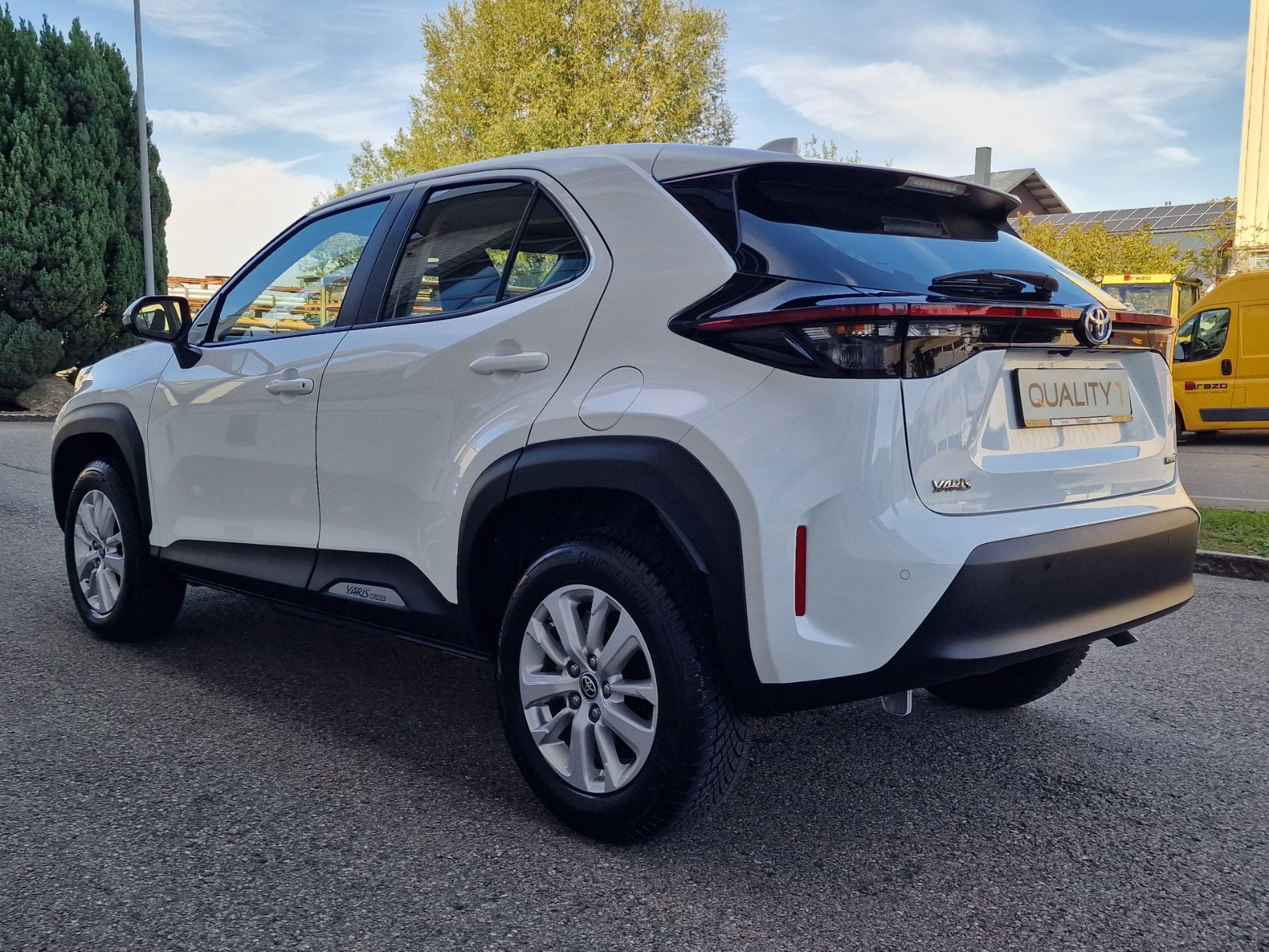 TOYOTA Yaris Cross 1.5 Trend e-CVT AWDi-image-5