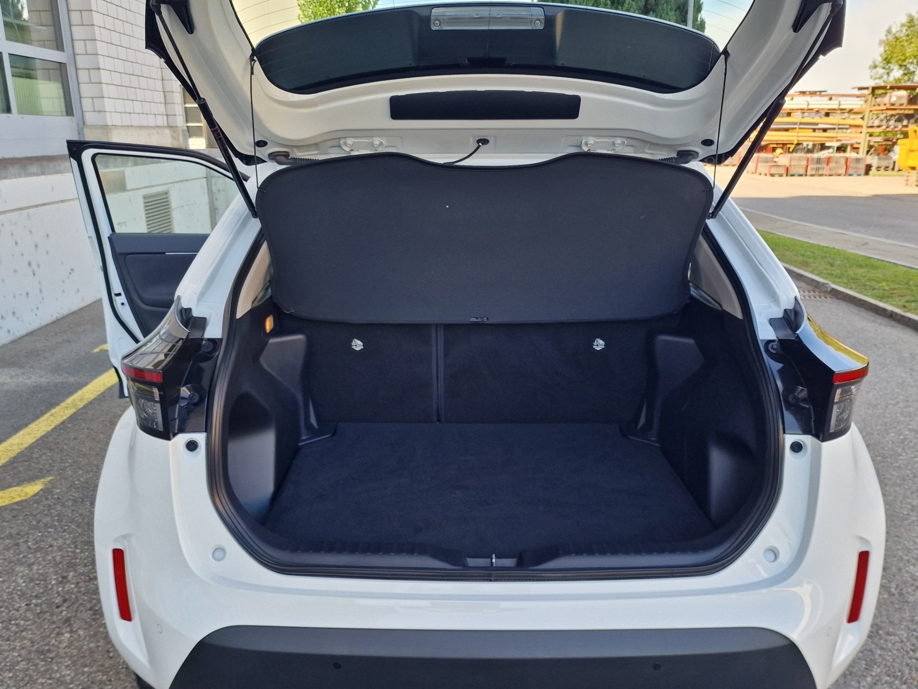 TOYOTA Yaris Cross 1.5 Trend e-CVT AWDi-image-13
