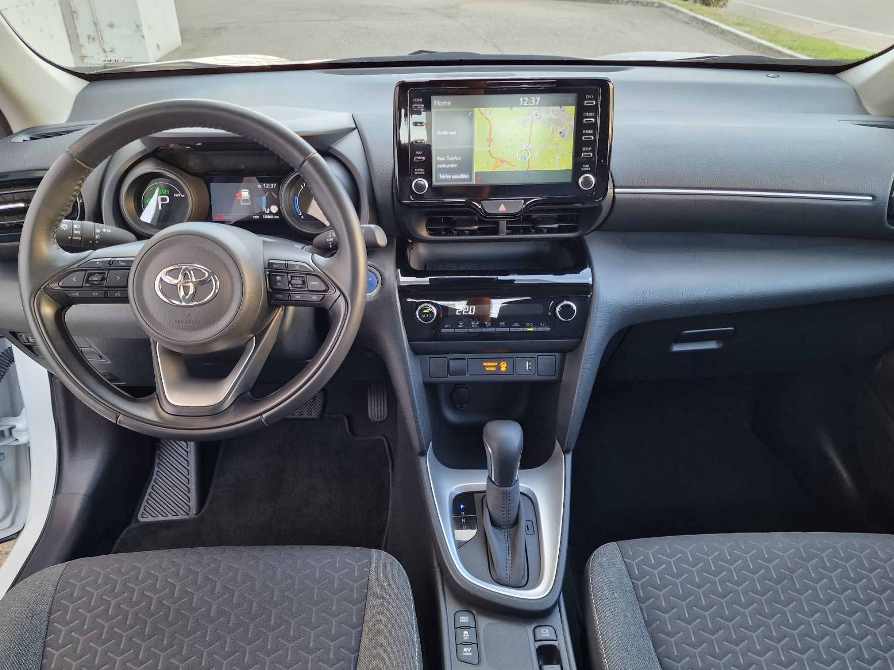 TOYOTA Yaris Cross 1.5 Trend e-CVT AWDi-image-9