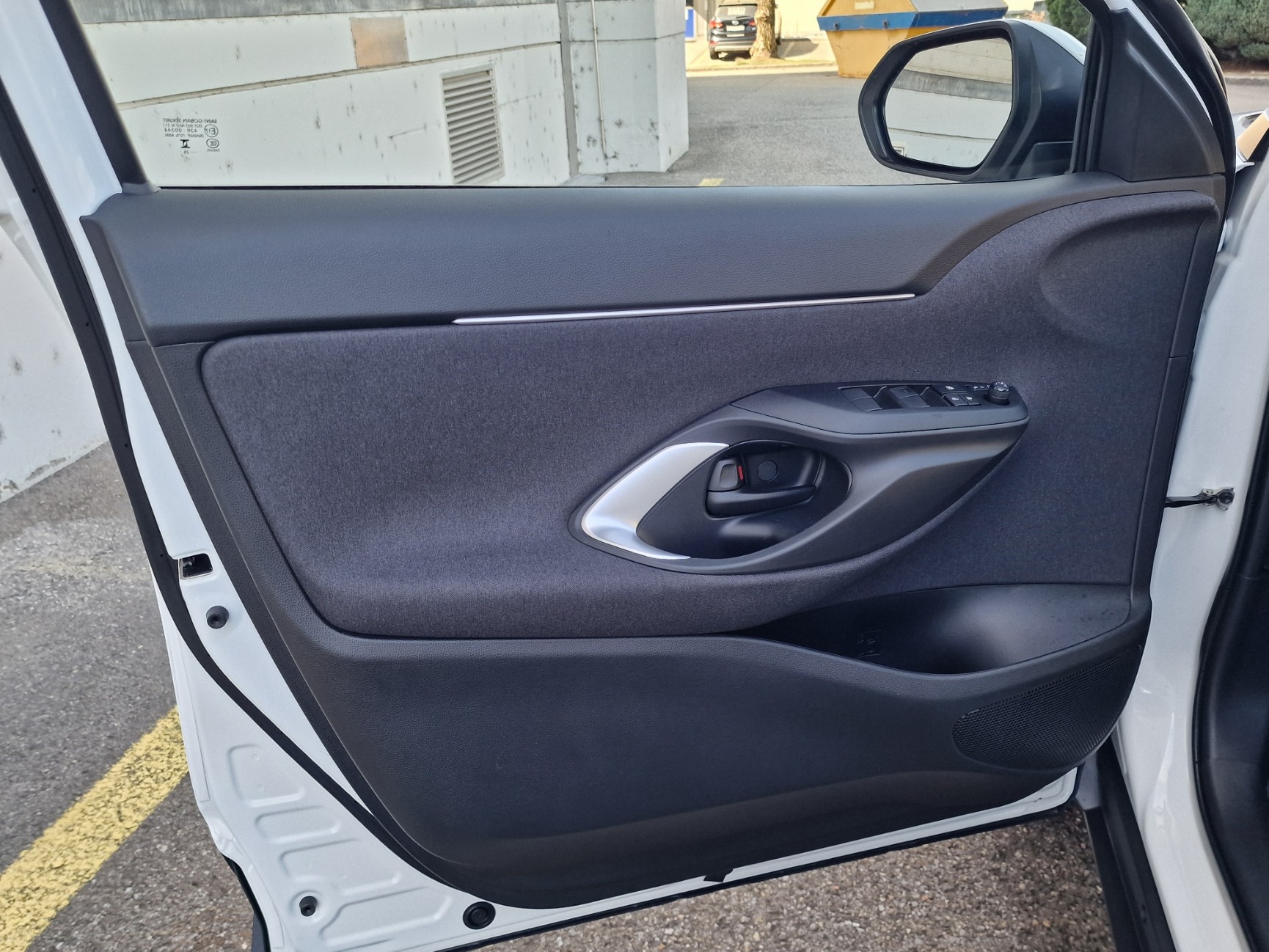 TOYOTA Yaris Cross 1.5 Trend e-CVT AWDi-image-6
