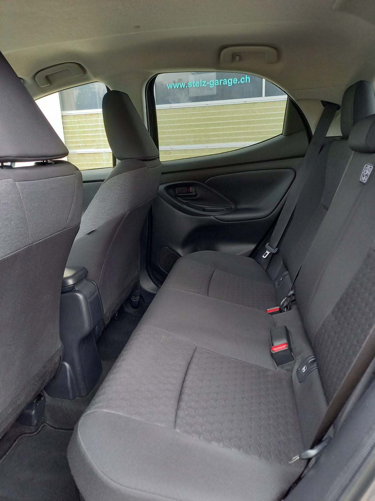 TOYOTA Yaris 1.5 Trend e-CVT-image-12