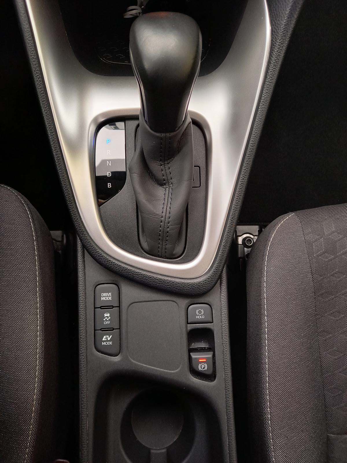 TOYOTA Yaris 1.5 Trend e-CVT-image-9