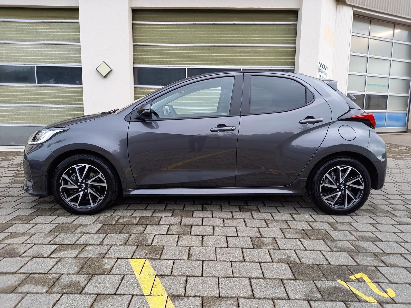 TOYOTA Yaris 1.5 Trend e-CVT-image-2