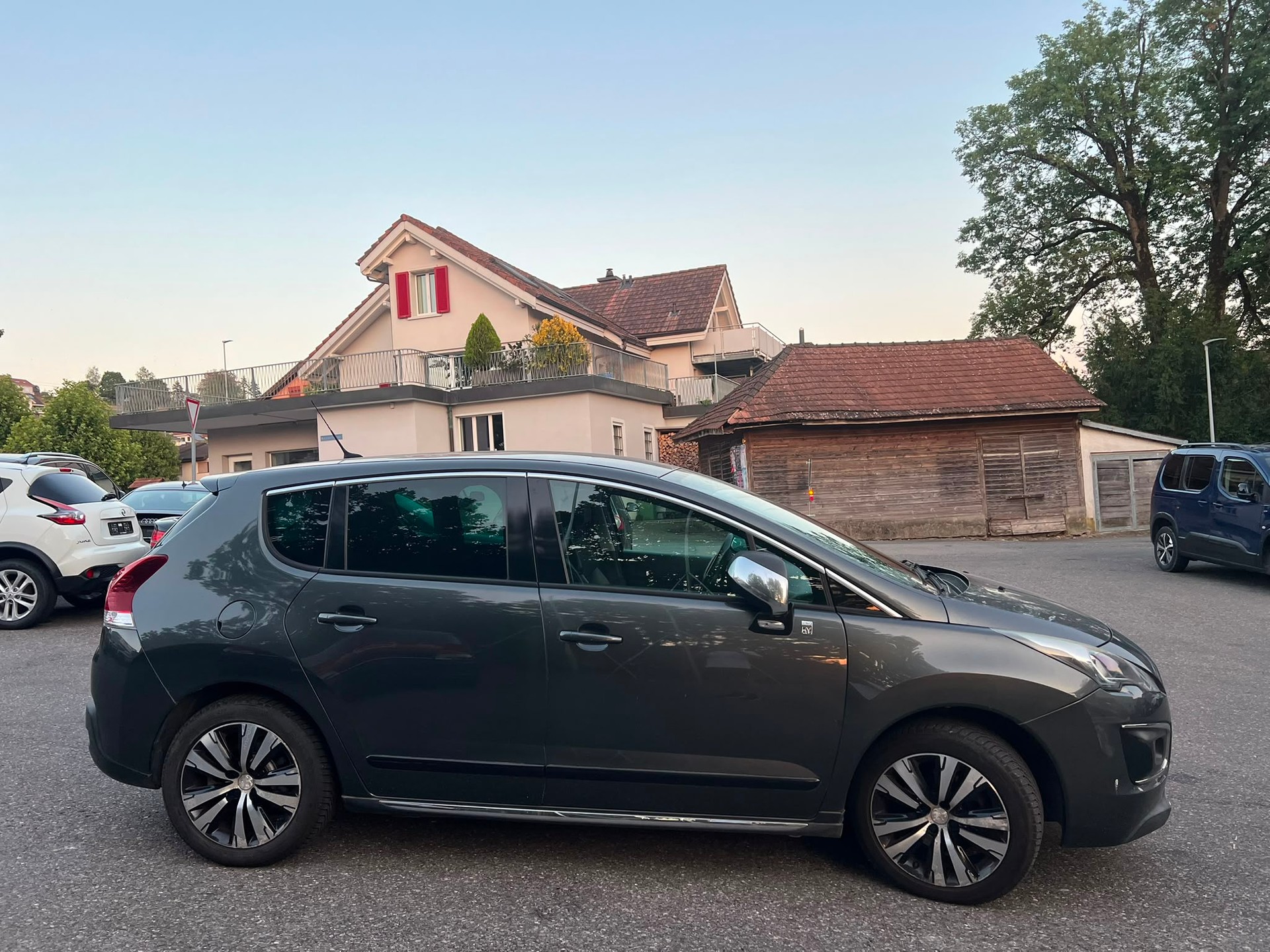 PEUGEOT 3008 HYbrid4 2.0 HDI ETG6-image-3