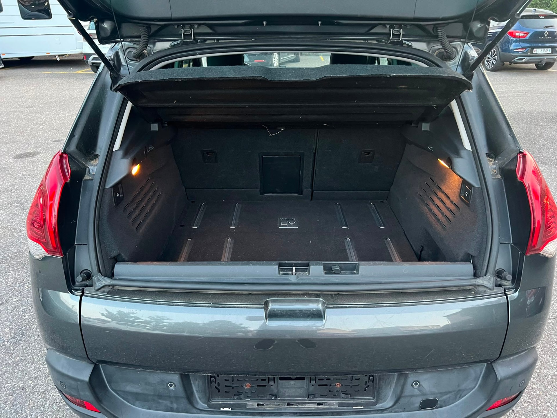 PEUGEOT 3008 HYbrid4 2.0 HDI ETG6-image-16