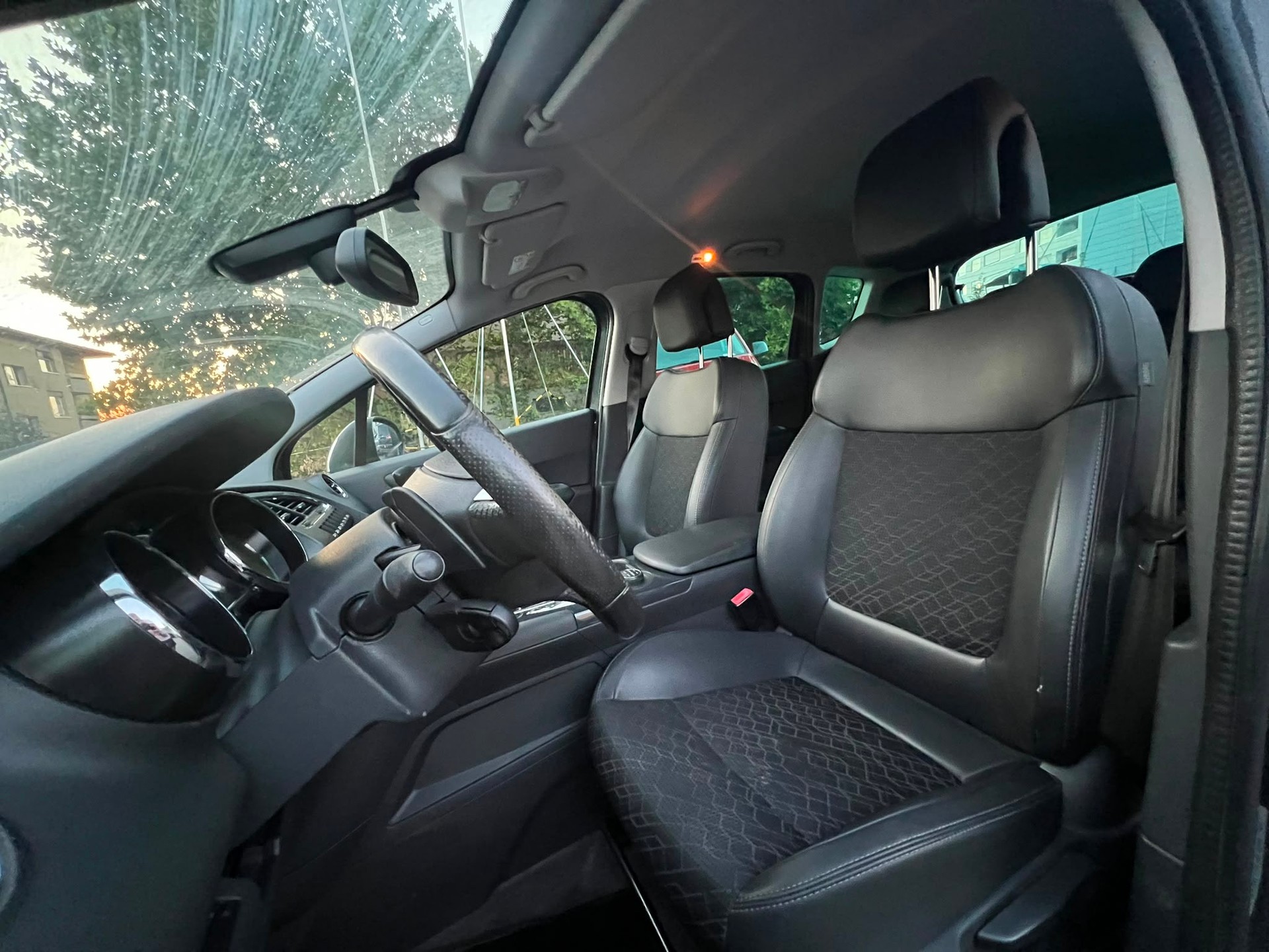 PEUGEOT 3008 HYbrid4 2.0 HDI ETG6-image-13