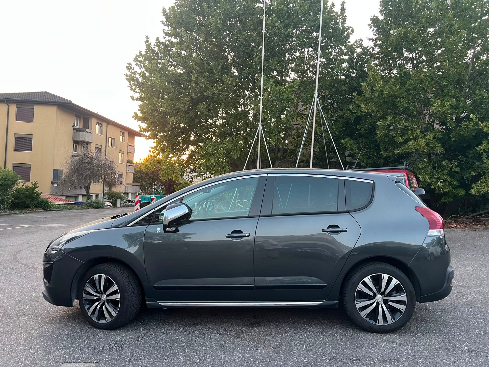 PEUGEOT 3008 HYbrid4 2.0 HDI ETG6-image-7