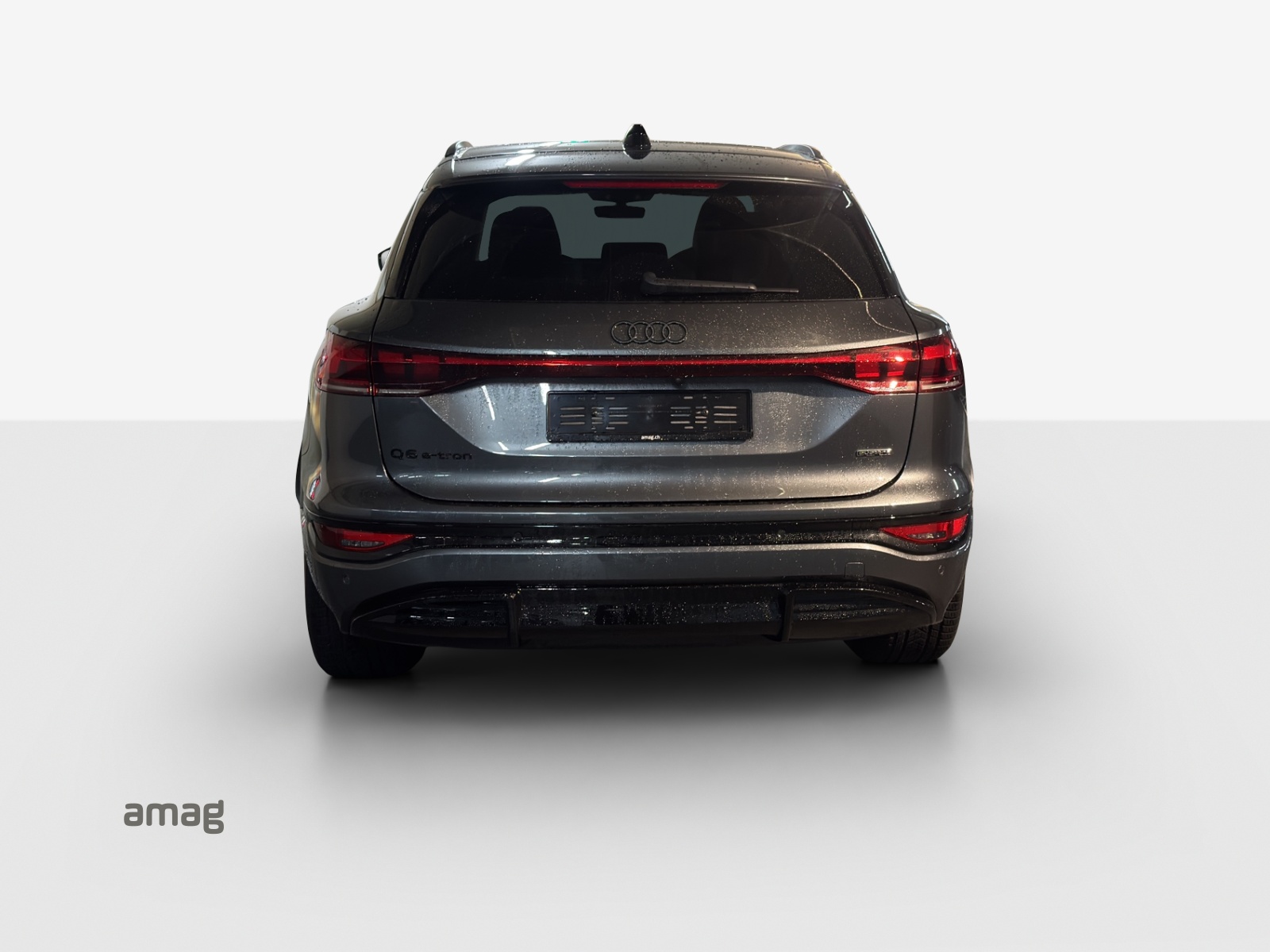AUDI Q6 e-tron quattro-showroom-element-3