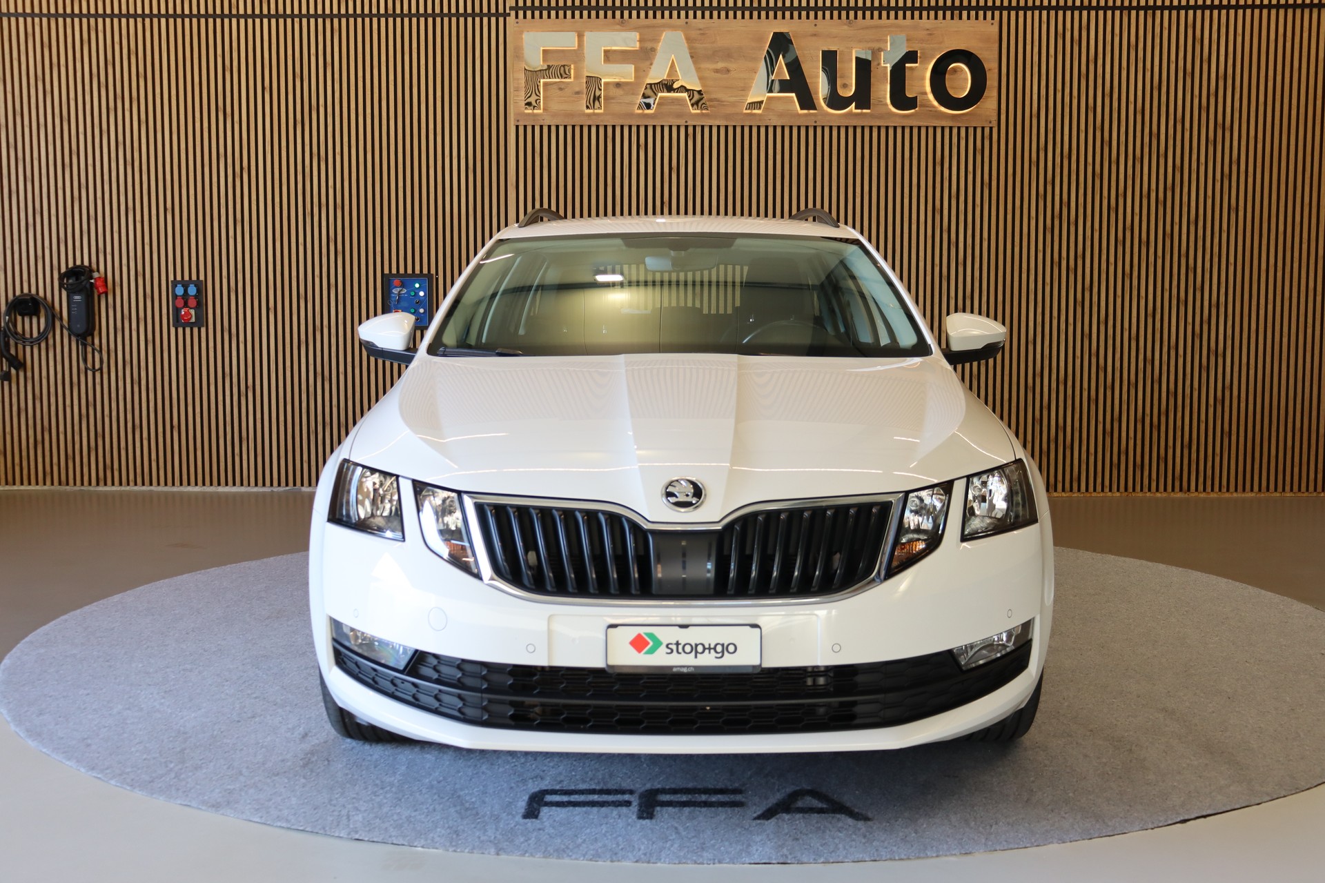 SKODA Octavia Combi 2.0 TDI 184 Ambition 4x4 DSG-image-1