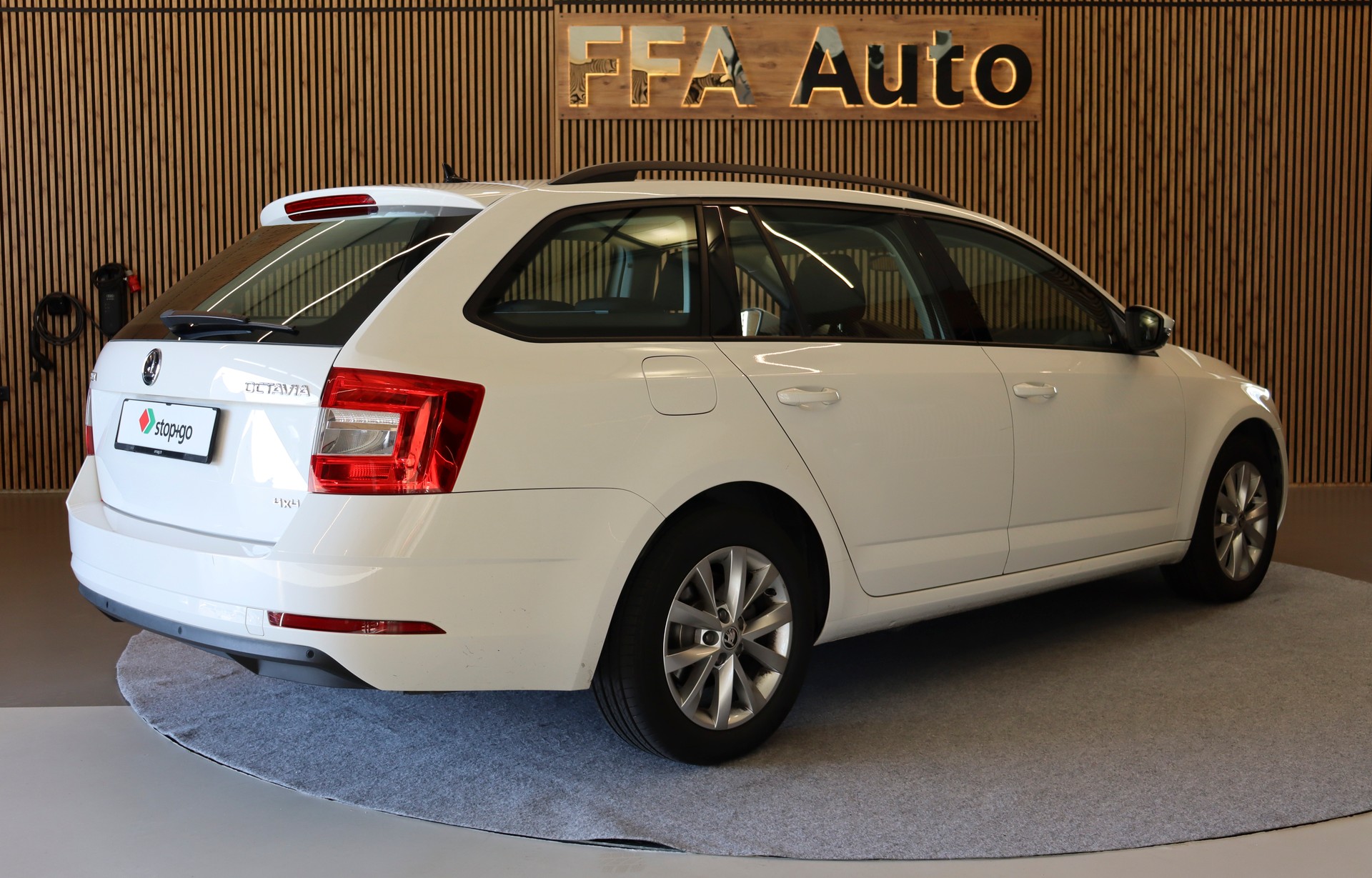 SKODA Octavia Combi 2.0 TDI 184 Ambition 4x4 DSG-image-5