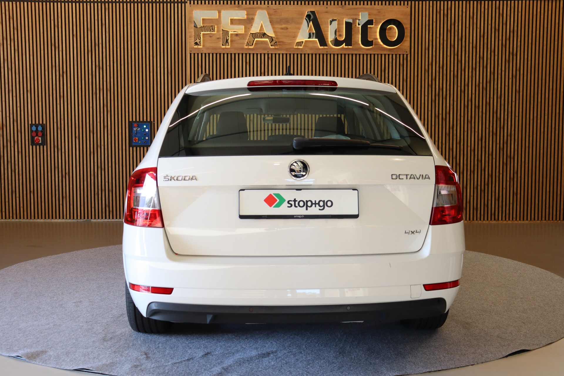 SKODA Octavia Combi 2.0 TDI 184 Ambition 4x4 DSG-image-6