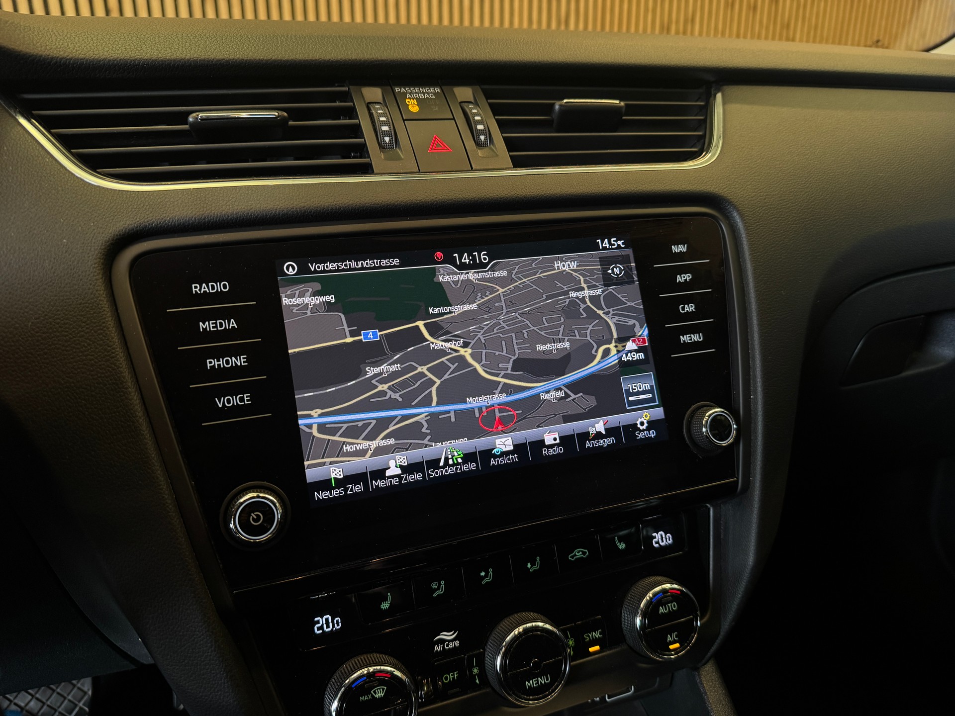 SKODA Octavia Combi 2.0 TDI 184 Ambition 4x4 DSG-image-15