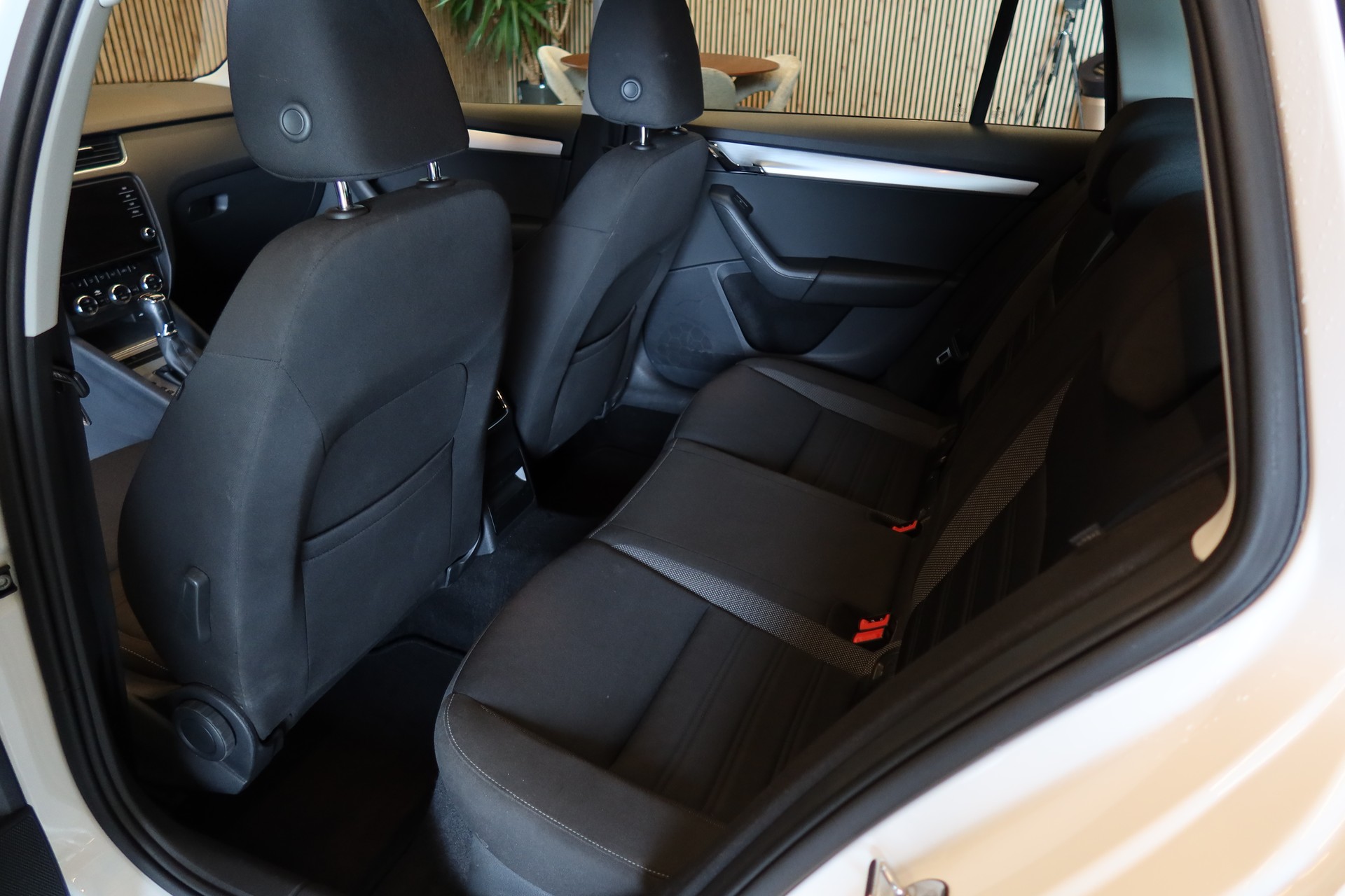 SKODA Octavia Combi 2.0 TDI 184 Ambition 4x4 DSG-image-10