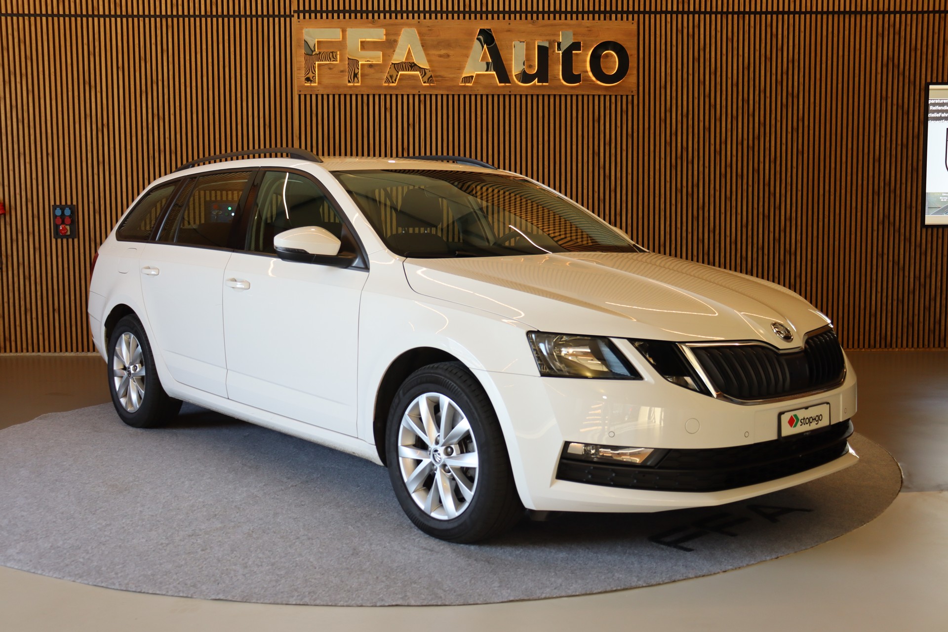 SKODA Octavia Combi 2.0 TDI 184 Ambition 4x4 DSG-image-3