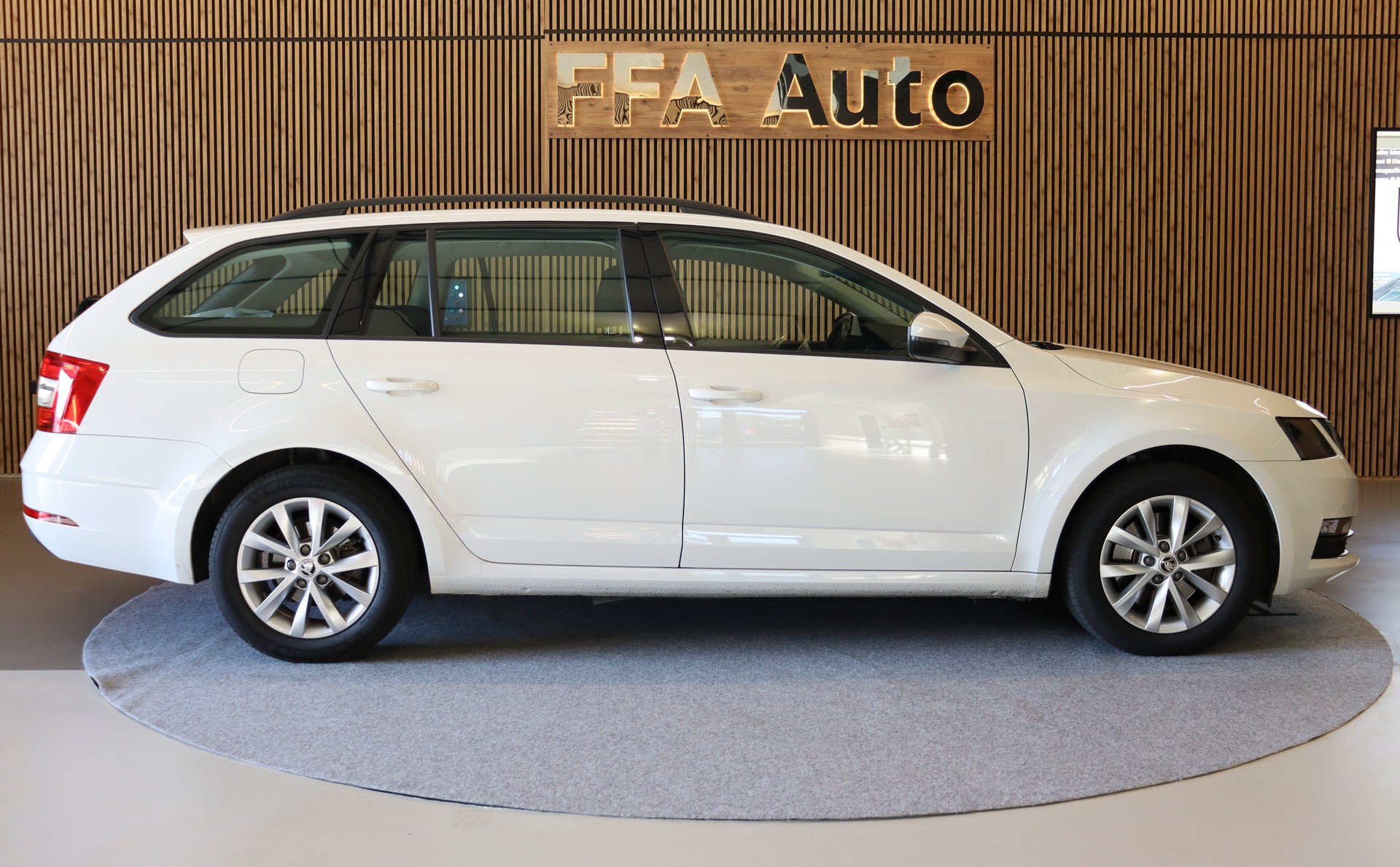SKODA Octavia Combi 2.0 TDI 184 Ambition 4x4 DSG-image-4