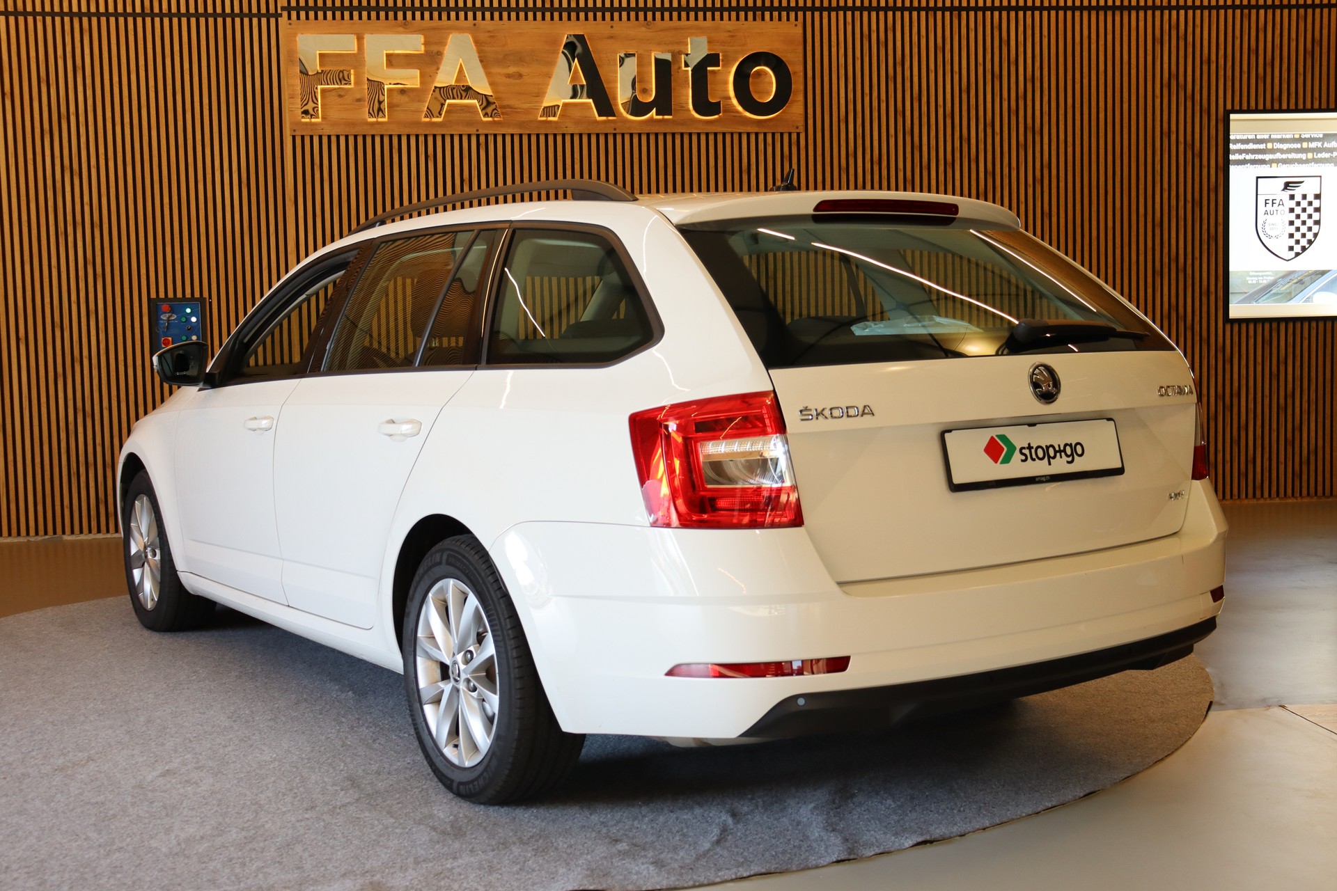 SKODA Octavia Combi 2.0 TDI 184 Ambition 4x4 DSG-image-7