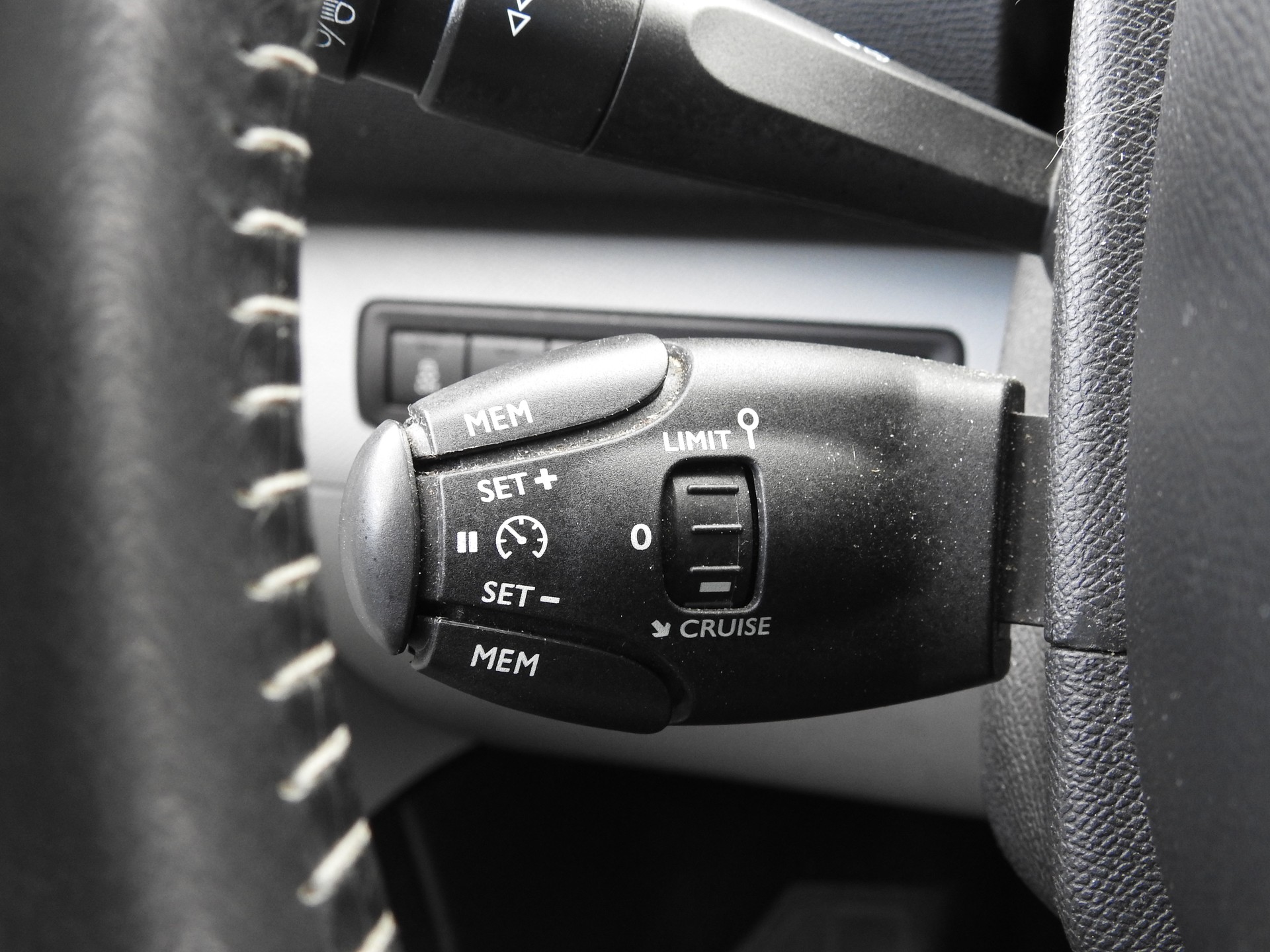 PEUGEOT 308 SW 2.0 BlueHDI Active Automatic-image-25