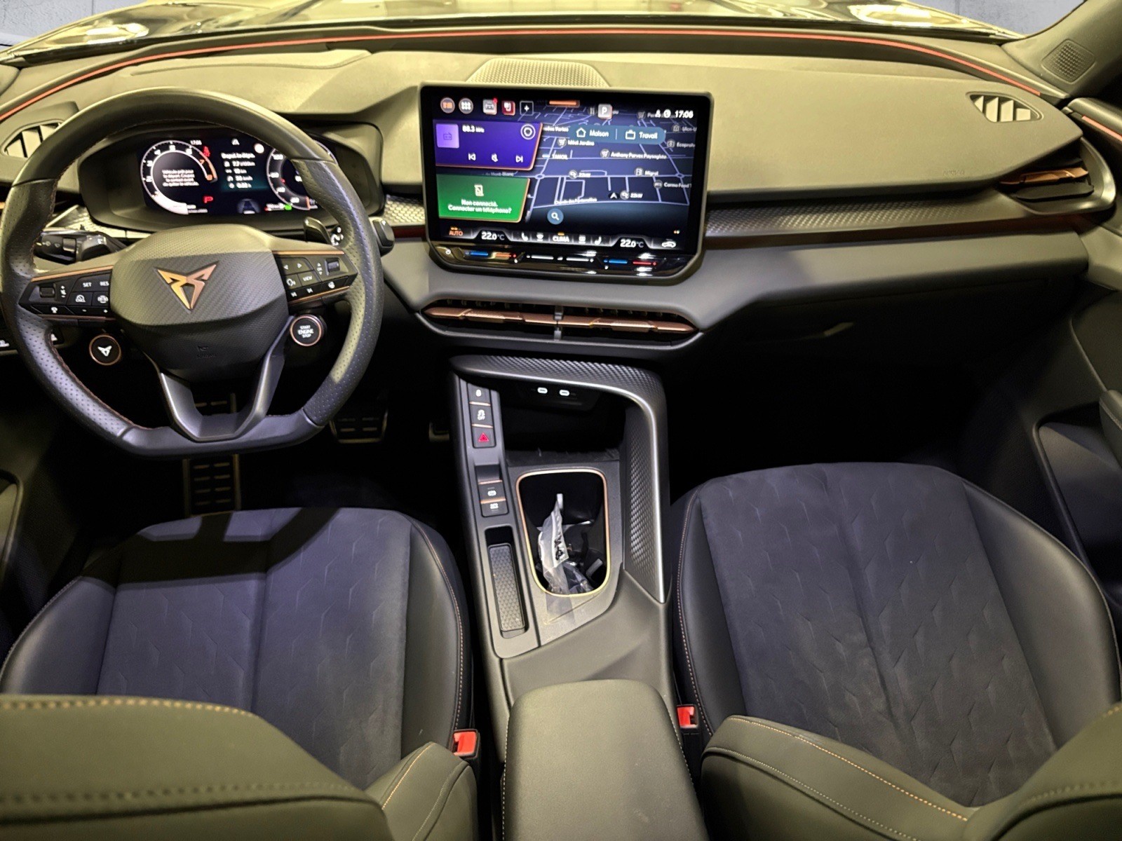 CUPRA Terramar 1.5 eTSI DSG/Caméra 360° / Area View /Intelligent Drive-Paket / Digital Drive-Paket / Paket Edge / Paket 2 "Moon Light-image-11