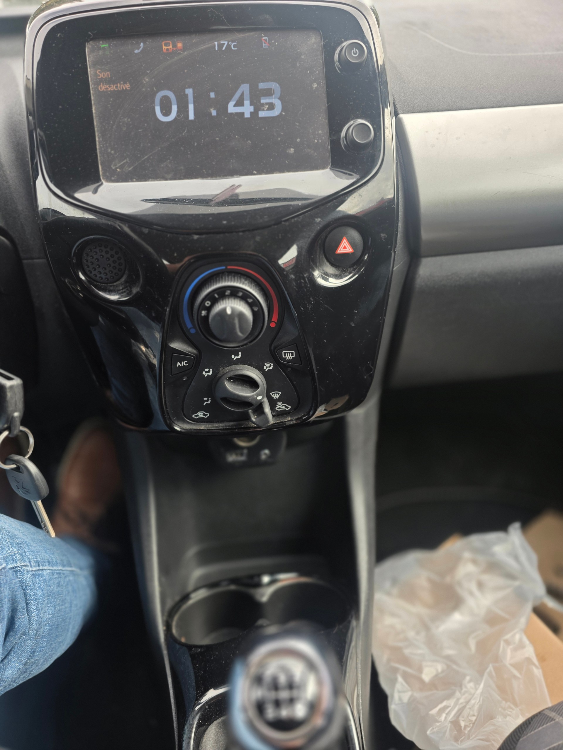 PEUGEOT 108 1.2 VTi Active-image-8