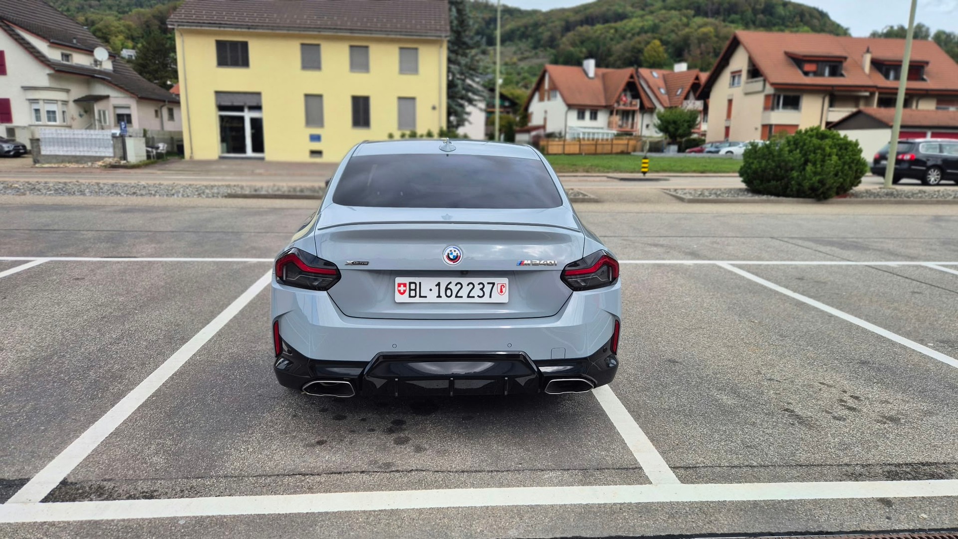 BMW M240i xDrive-image-4