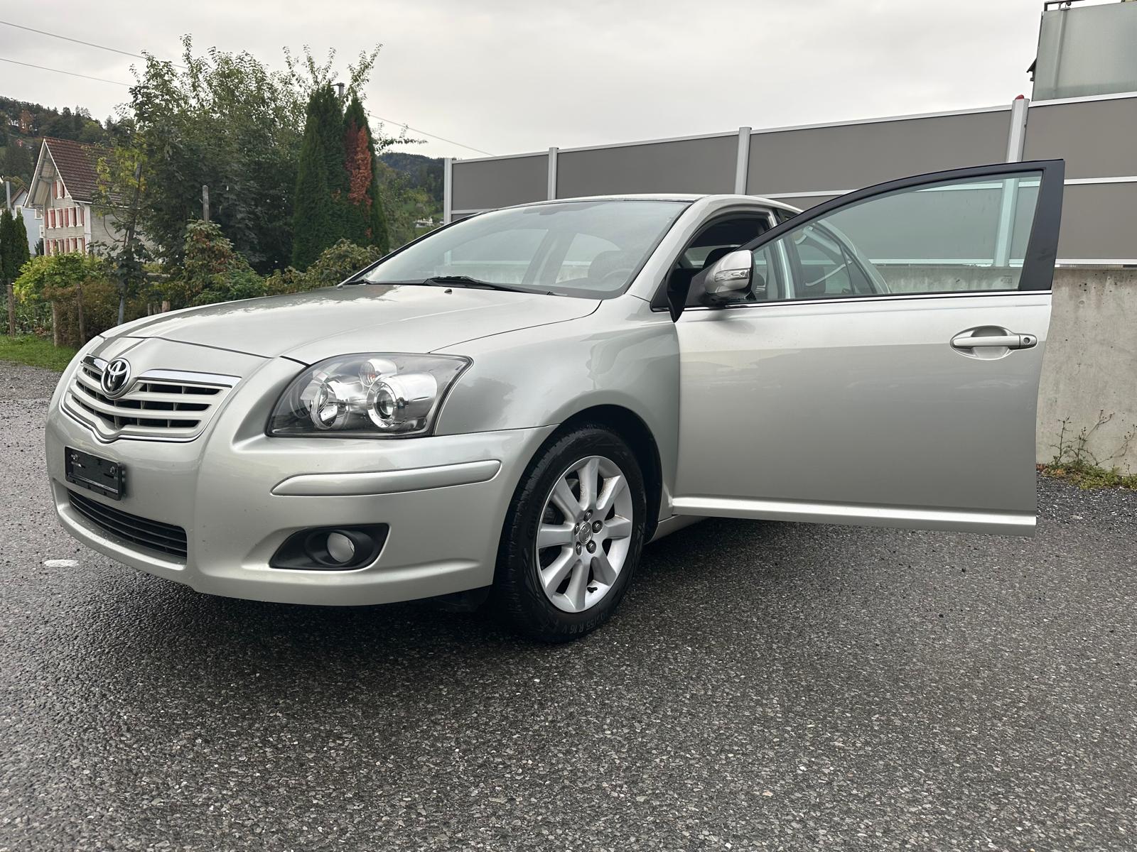 TOYOTA Avensis 2.0 D4 VVT-i Linea Sol Liftback-image-2