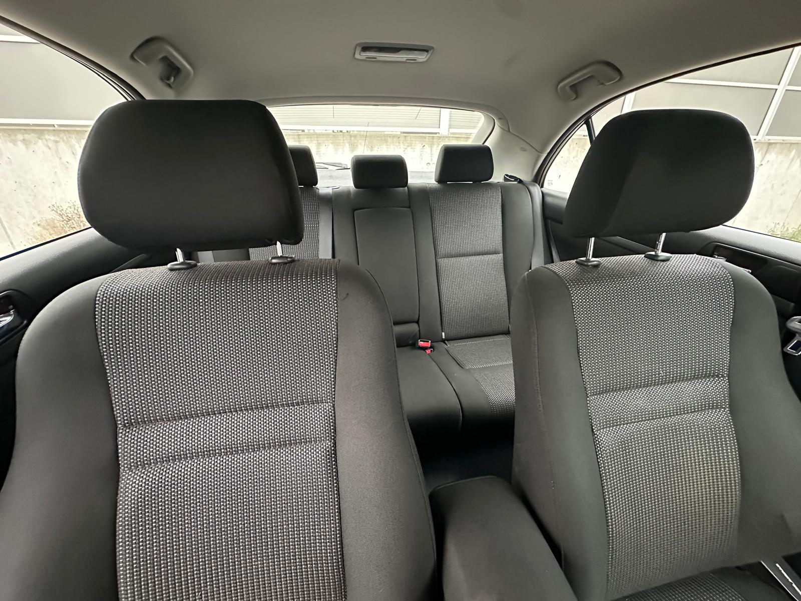 TOYOTA Avensis 2.0 D4 VVT-i Linea Sol Liftback-image-9