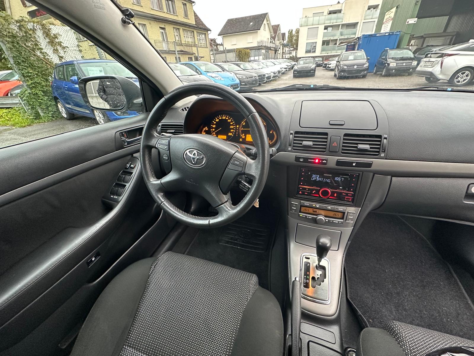 TOYOTA Avensis 2.0 D4 VVT-i Linea Sol Liftback-image-4