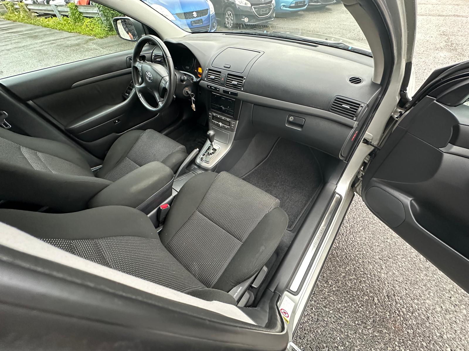 TOYOTA Avensis 2.0 D4 VVT-i Linea Sol Liftback-image-6