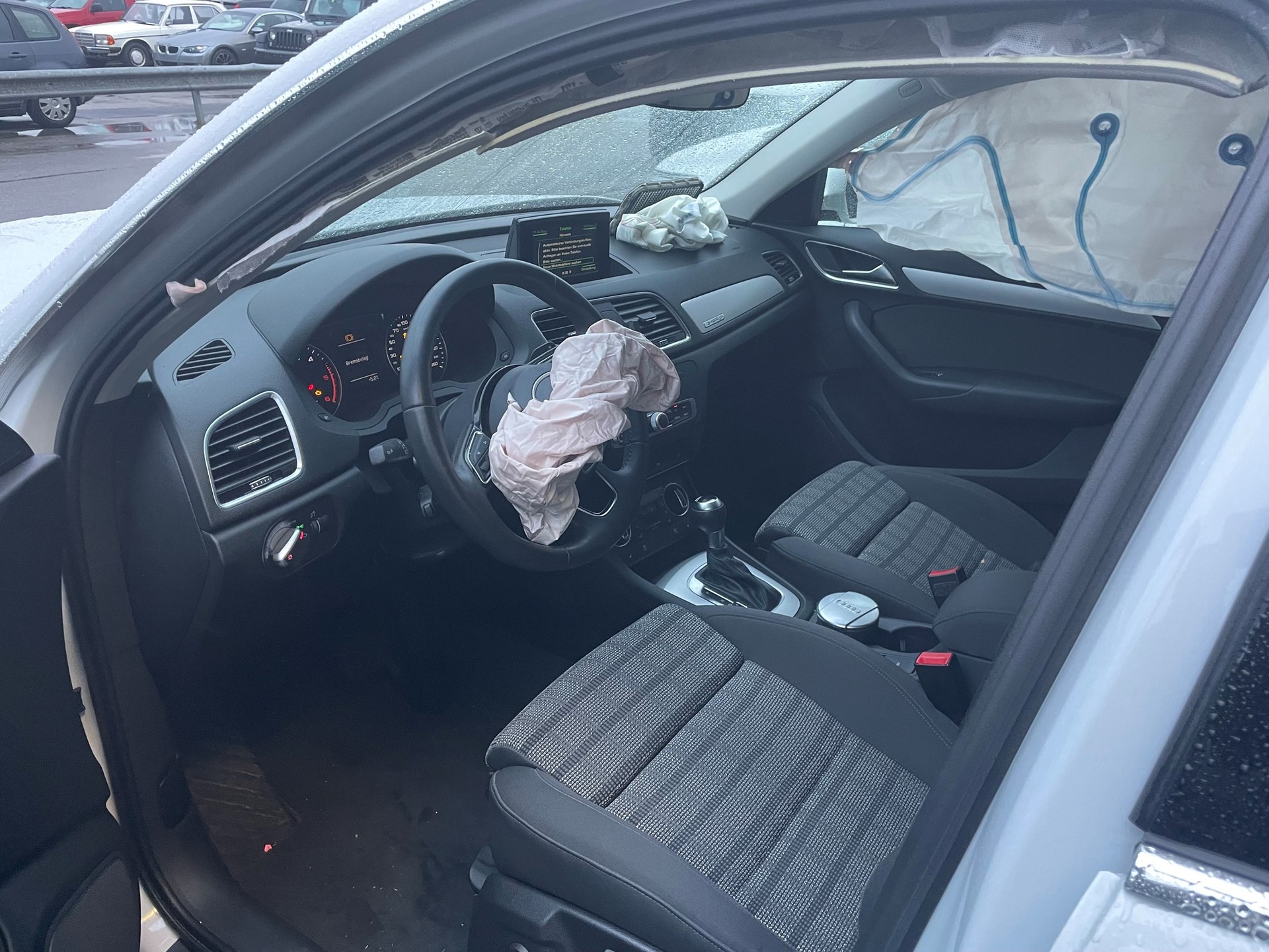 AUDI Q3 2.0 TDI quattro S-tronic-image-1