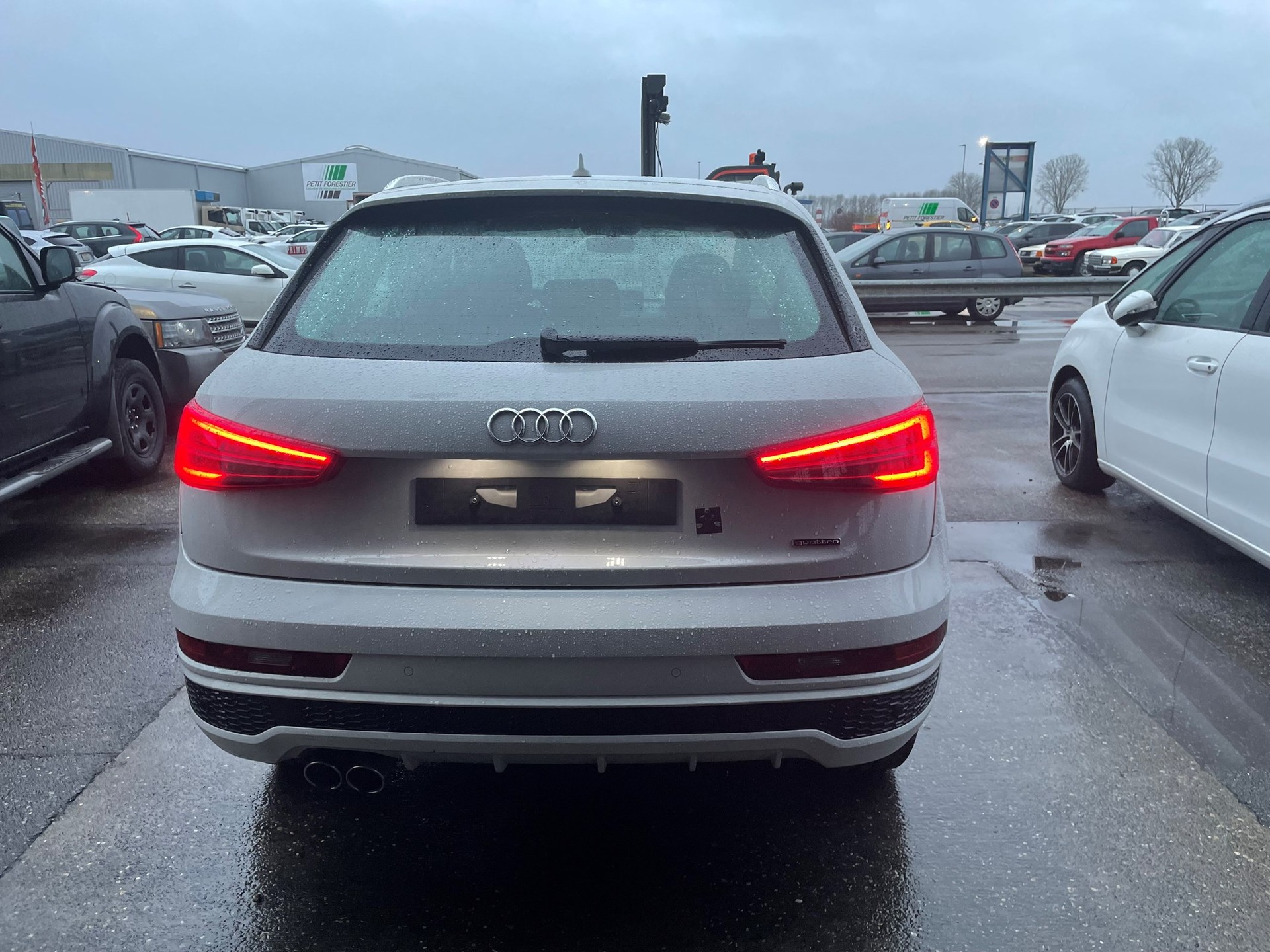 AUDI Q3 2.0 TDI quattro S-tronic-image-10