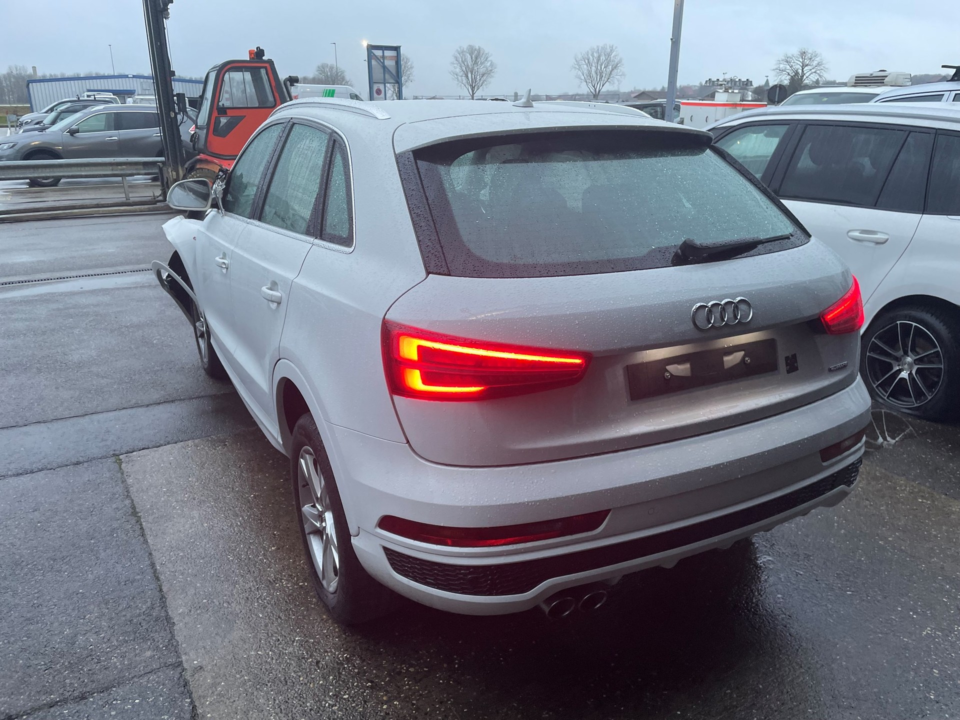 AUDI Q3 2.0 TDI quattro S-tronic-image-11