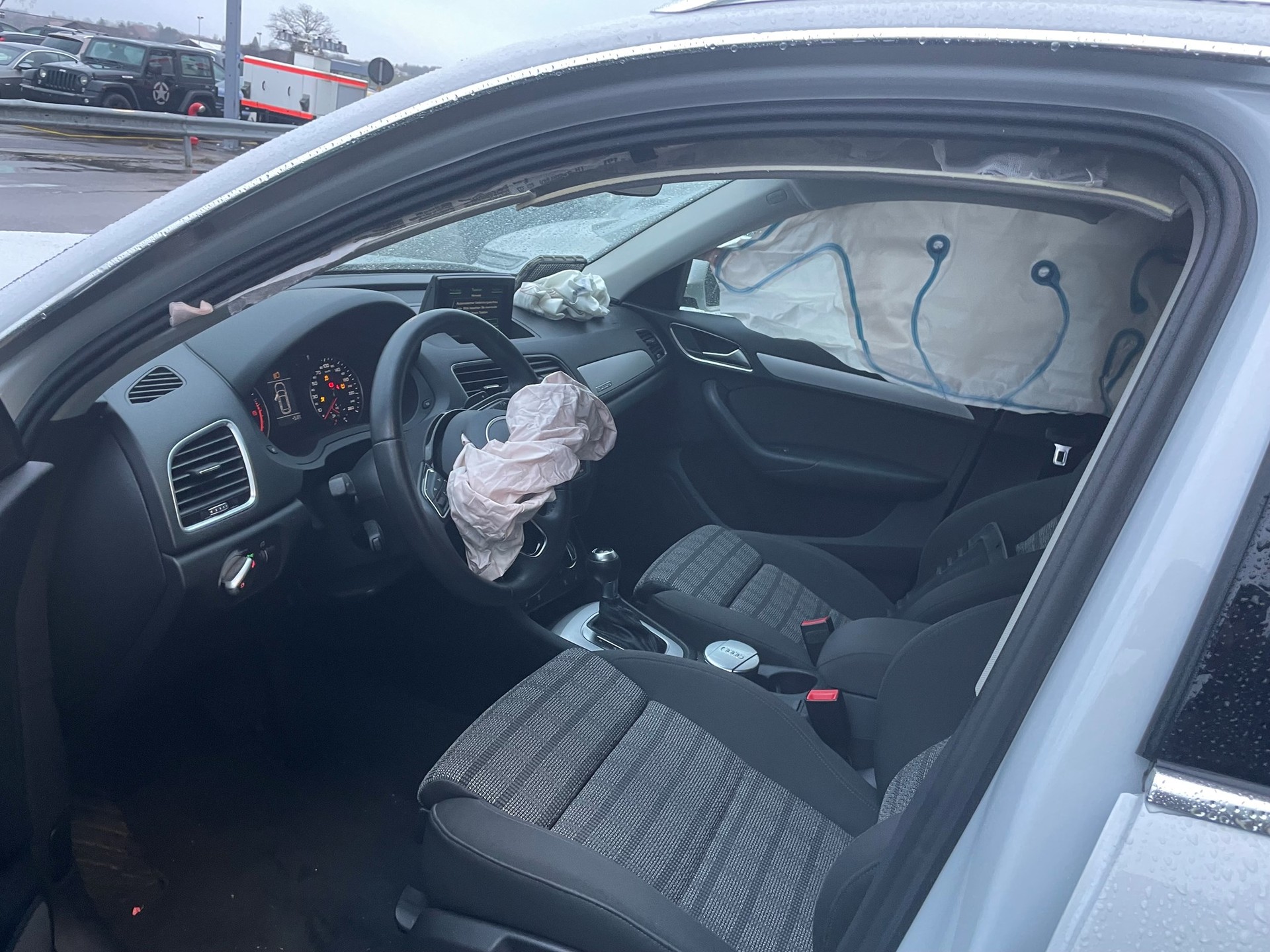 AUDI Q3 2.0 TDI quattro S-tronic-image-4